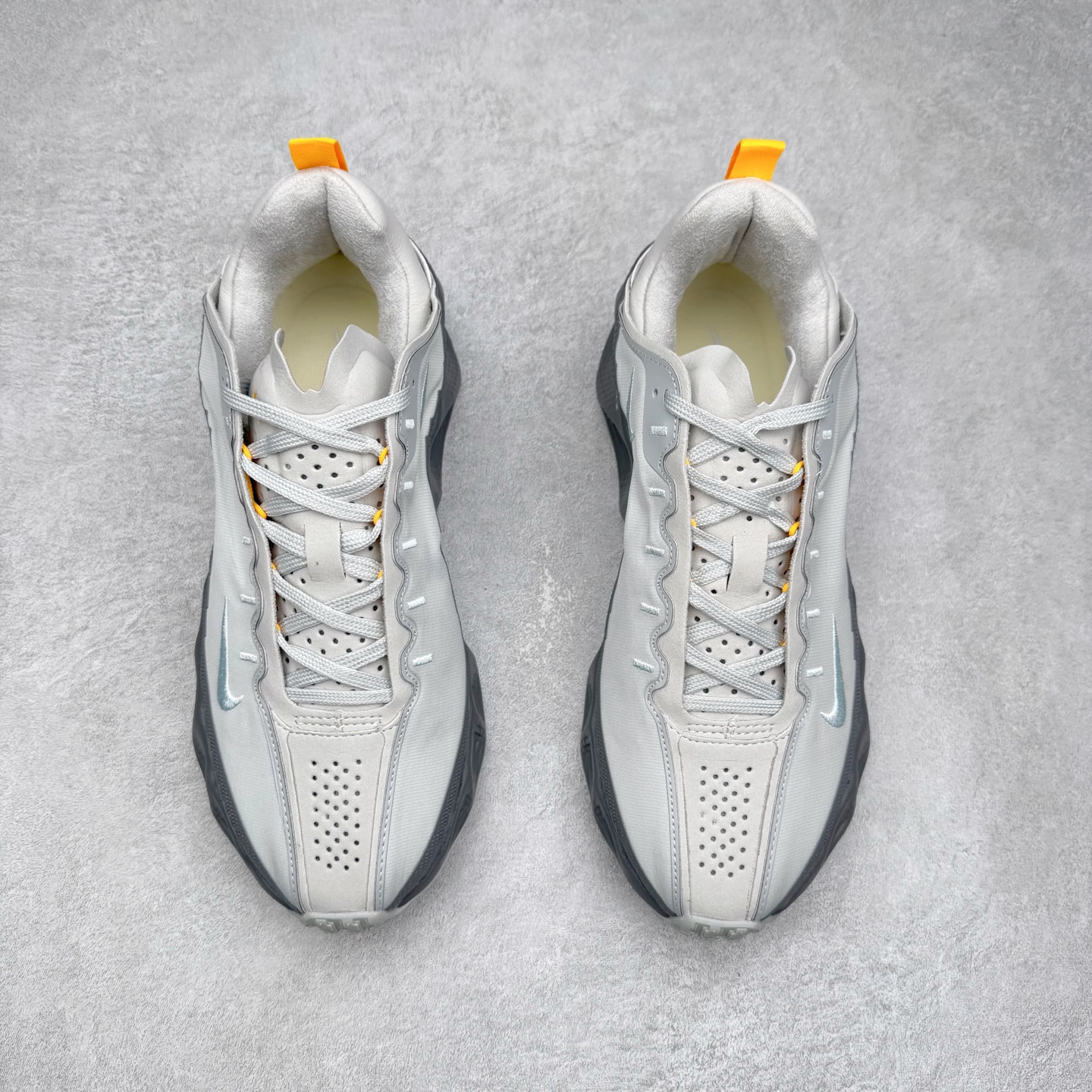 图片[2]-HYEIN SEO x NK Ava Rover 百搭舒适耐磨低帮跑步鞋 男女同款 流线型轮廓，通过轻薄物料鞋面结合 TPU 网格状支撑示人，增厚的中底材质选用 ReactX 加持，华夫外底收尾。鞋垫与后跟鞋提，克制点缀 Hyein Seo 字样。鞋垫与鞋提则采用菱形格纹的变化元素呈现。实拍调校N版已经零色差零失真 百分百还原实物色彩所见即所得 不存在货不对板色差等低级问题 选购参考实物拍摄 不混卖不参货 只用心做好货严格选品 承诺混一赔十 尺码：36 36.5 37.5 38 38.5 39 40 40.5 41 42 42.5 43 44 44.5 45-选品中心