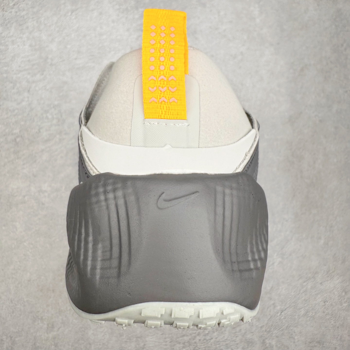 图片[8]-HYEIN SEO x NK Ava Rover 百搭舒适耐磨低帮跑步鞋 男女同款 流线型轮廓，通过轻薄物料鞋面结合 TPU 网格状支撑示人，增厚的中底材质选用 ReactX 加持，华夫外底收尾。鞋垫与后跟鞋提，克制点缀 Hyein Seo 字样。鞋垫与鞋提则采用菱形格纹的变化元素呈现。实拍调校N版已经零色差零失真 百分百还原实物色彩所见即所得 不存在货不对板色差等低级问题 选购参考实物拍摄 不混卖不参货 只用心做好货严格选品 承诺混一赔十 尺码：36 36.5 37.5 38 38.5 39 40 40.5 41 42 42.5 43 44 44.5 45-选品中心