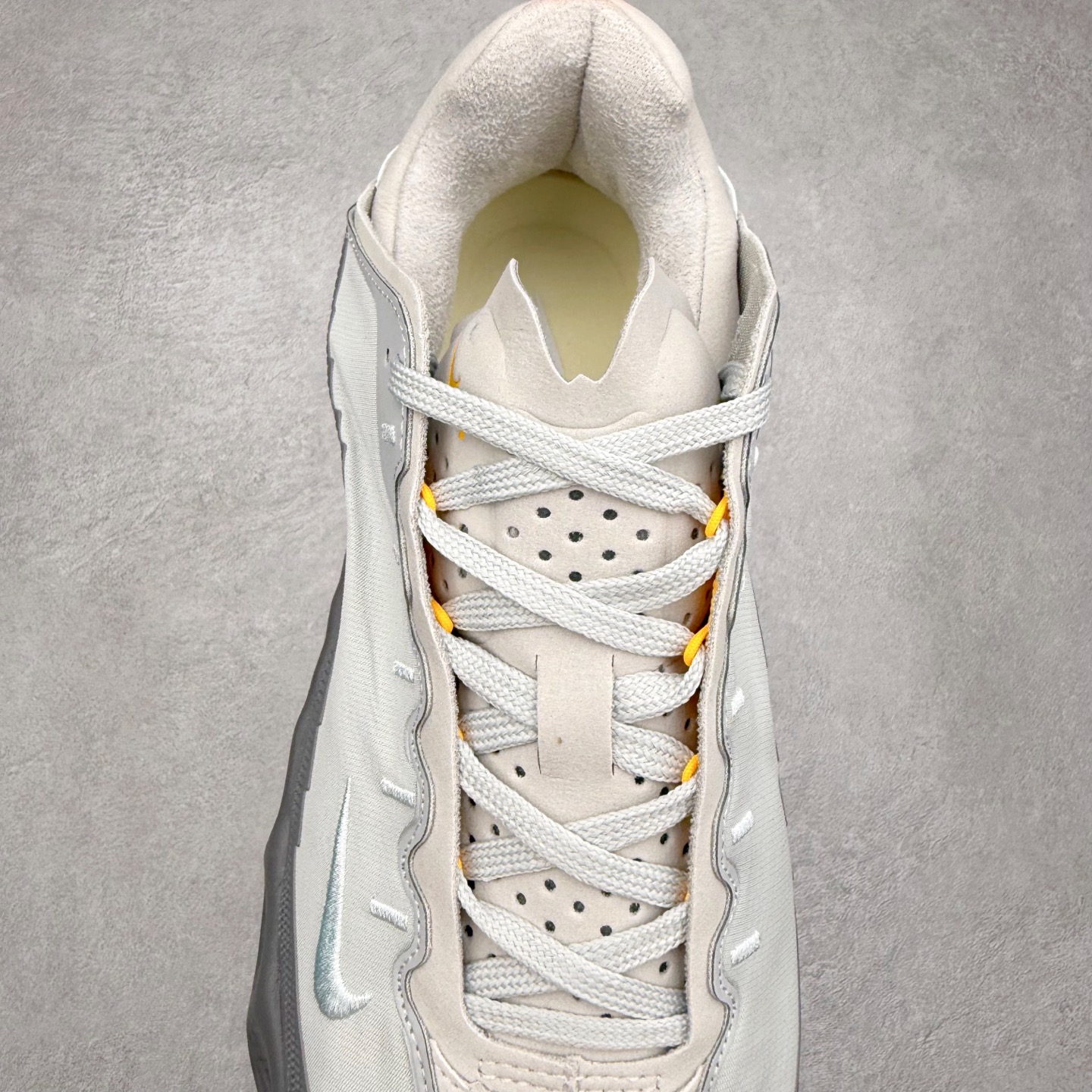 图片[5]-HYEIN SEO x NK Ava Rover 百搭舒适耐磨低帮跑步鞋 男女同款 流线型轮廓，通过轻薄物料鞋面结合 TPU 网格状支撑示人，增厚的中底材质选用 ReactX 加持，华夫外底收尾。鞋垫与后跟鞋提，克制点缀 Hyein Seo 字样。鞋垫与鞋提则采用菱形格纹的变化元素呈现。实拍调校N版已经零色差零失真 百分百还原实物色彩所见即所得 不存在货不对板色差等低级问题 选购参考实物拍摄 不混卖不参货 只用心做好货严格选品 承诺混一赔十 尺码：36 36.5 37.5 38 38.5 39 40 40.5 41 42 42.5 43 44 44.5 45-选品中心