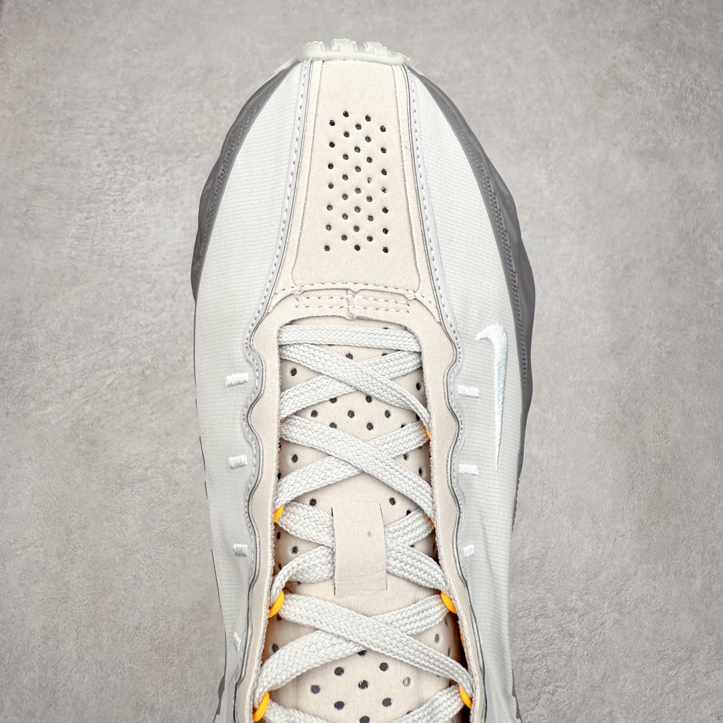 图片[4]-HYEIN SEO x NK Ava Rover 百搭舒适耐磨低帮跑步鞋 男女同款 流线型轮廓，通过轻薄物料鞋面结合 TPU 网格状支撑示人，增厚的中底材质选用 ReactX 加持，华夫外底收尾。鞋垫与后跟鞋提，克制点缀 Hyein Seo 字样。鞋垫与鞋提则采用菱形格纹的变化元素呈现。实拍调校N版已经零色差零失真 百分百还原实物色彩所见即所得 不存在货不对板色差等低级问题 选购参考实物拍摄 不混卖不参货 只用心做好货严格选品 承诺混一赔十 尺码：36 36.5 37.5 38 38.5 39 40 40.5 41 42 42.5 43 44 44.5 45-选品中心