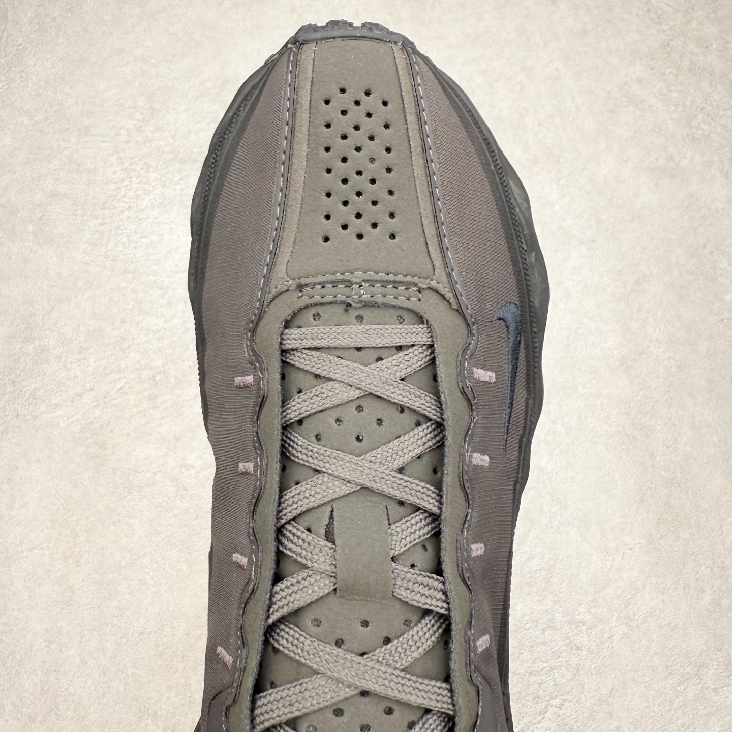 图片[4]-HYEIN SEO x NK Ava Rover 百搭舒适耐磨低帮跑步鞋 男女同款 流线型轮廓，通过轻薄物料鞋面结合 TPU 网格状支撑示人，增厚的中底材质选用 ReactX 加持，华夫外底收尾。鞋垫与后跟鞋提，克制点缀 Hyein Seo 字样。鞋垫与鞋提则采用菱形格纹的变化元素呈现。实拍调校N版已经零色差零失真 百分百还原实物色彩所见即所得 不存在货不对板色差等低级问题 选购参考实物拍摄 不混卖不参货 只用心做好货严格选品 承诺混一赔十 尺码：36 36.5 37.5 38 38.5 39 40 40.5 41 42 42.5 43 44 44.5 45-选品中心