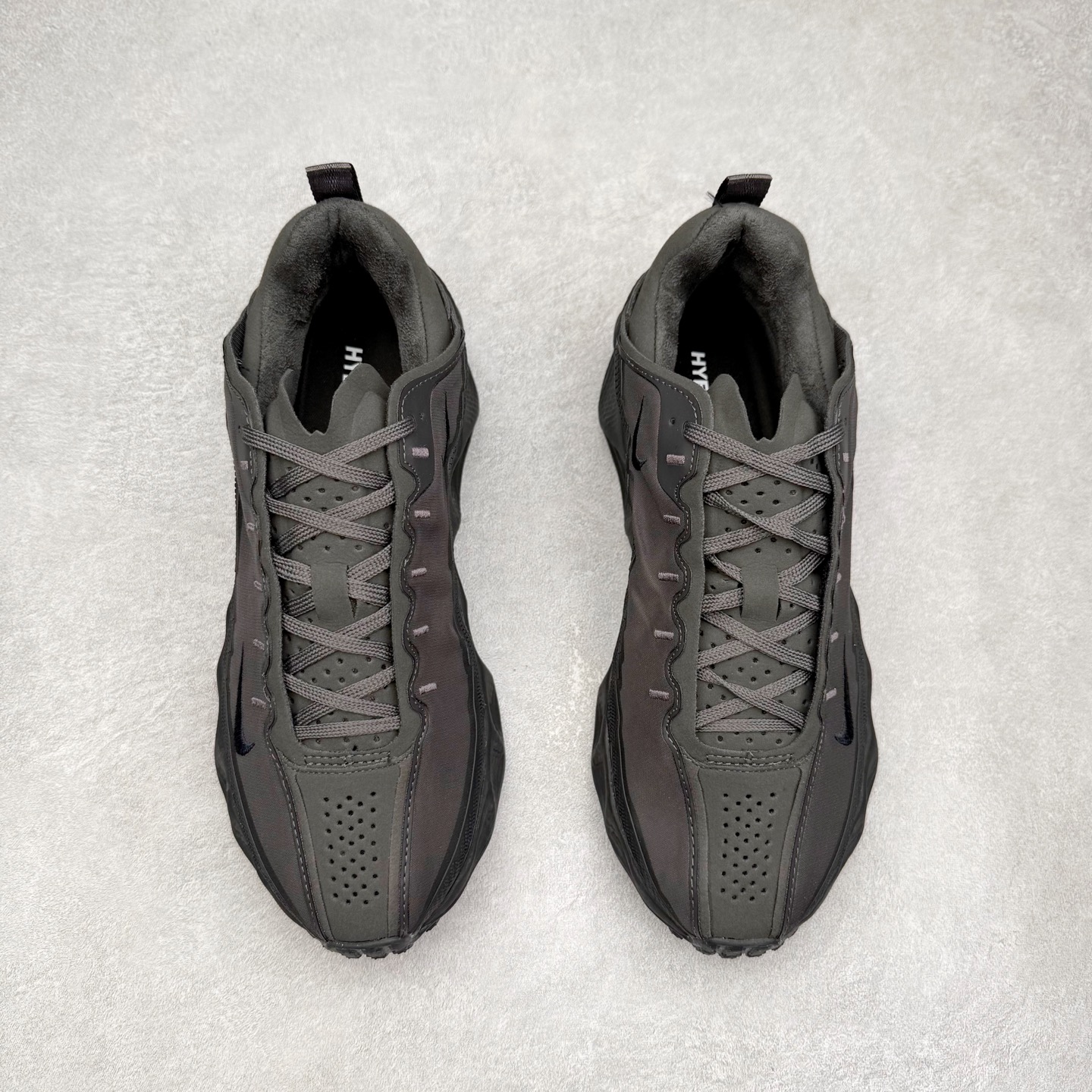 图片[2]-HYEIN SEO x NK Ava Rover 百搭舒适耐磨低帮跑步鞋 男女同款 流线型轮廓，通过轻薄物料鞋面结合 TPU 网格状支撑示人，增厚的中底材质选用 ReactX 加持，华夫外底收尾。鞋垫与后跟鞋提，克制点缀 Hyein Seo 字样。鞋垫与鞋提则采用菱形格纹的变化元素呈现。实拍调校N版已经零色差零失真 百分百还原实物色彩所见即所得 不存在货不对板色差等低级问题 选购参考实物拍摄 不混卖不参货 只用心做好货严格选品 承诺混一赔十 尺码：36 36.5 37.5 38 38.5 39 40 40.5 41 42 42.5 43 44 44.5 45-选品中心