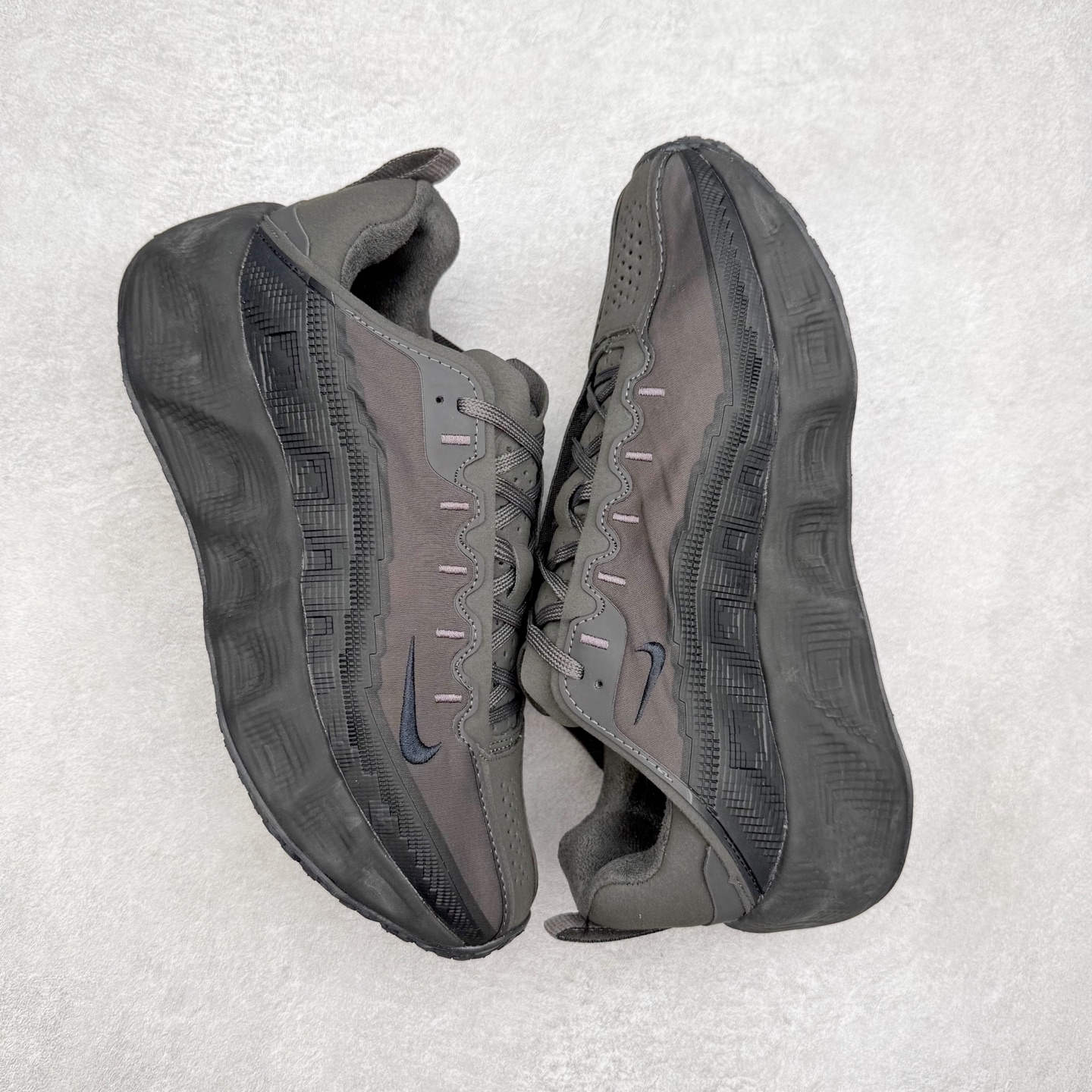 图片[3]-HYEIN SEO x NK Ava Rover 百搭舒适耐磨低帮跑步鞋 男女同款 流线型轮廓，通过轻薄物料鞋面结合 TPU 网格状支撑示人，增厚的中底材质选用 ReactX 加持，华夫外底收尾。鞋垫与后跟鞋提，克制点缀 Hyein Seo 字样。鞋垫与鞋提则采用菱形格纹的变化元素呈现。实拍调校N版已经零色差零失真 百分百还原实物色彩所见即所得 不存在货不对板色差等低级问题 选购参考实物拍摄 不混卖不参货 只用心做好货严格选品 承诺混一赔十 尺码：36 36.5 37.5 38 38.5 39 40 40.5 41 42 42.5 43 44 44.5 45-选品中心