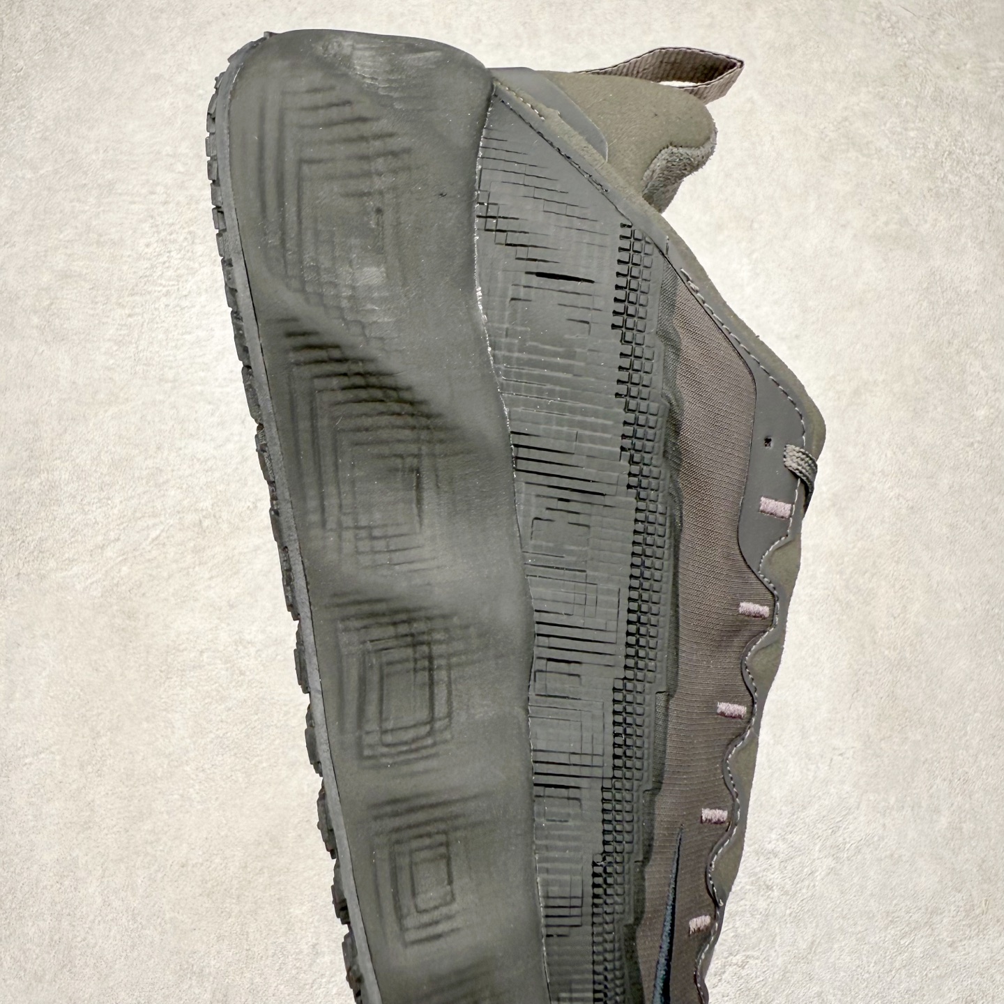 图片[6]-HYEIN SEO x NK Ava Rover 百搭舒适耐磨低帮跑步鞋 男女同款 流线型轮廓，通过轻薄物料鞋面结合 TPU 网格状支撑示人，增厚的中底材质选用 ReactX 加持，华夫外底收尾。鞋垫与后跟鞋提，克制点缀 Hyein Seo 字样。鞋垫与鞋提则采用菱形格纹的变化元素呈现。实拍调校N版已经零色差零失真 百分百还原实物色彩所见即所得 不存在货不对板色差等低级问题 选购参考实物拍摄 不混卖不参货 只用心做好货严格选品 承诺混一赔十 尺码：36 36.5 37.5 38 38.5 39 40 40.5 41 42 42.5 43 44 44.5 45-选品中心