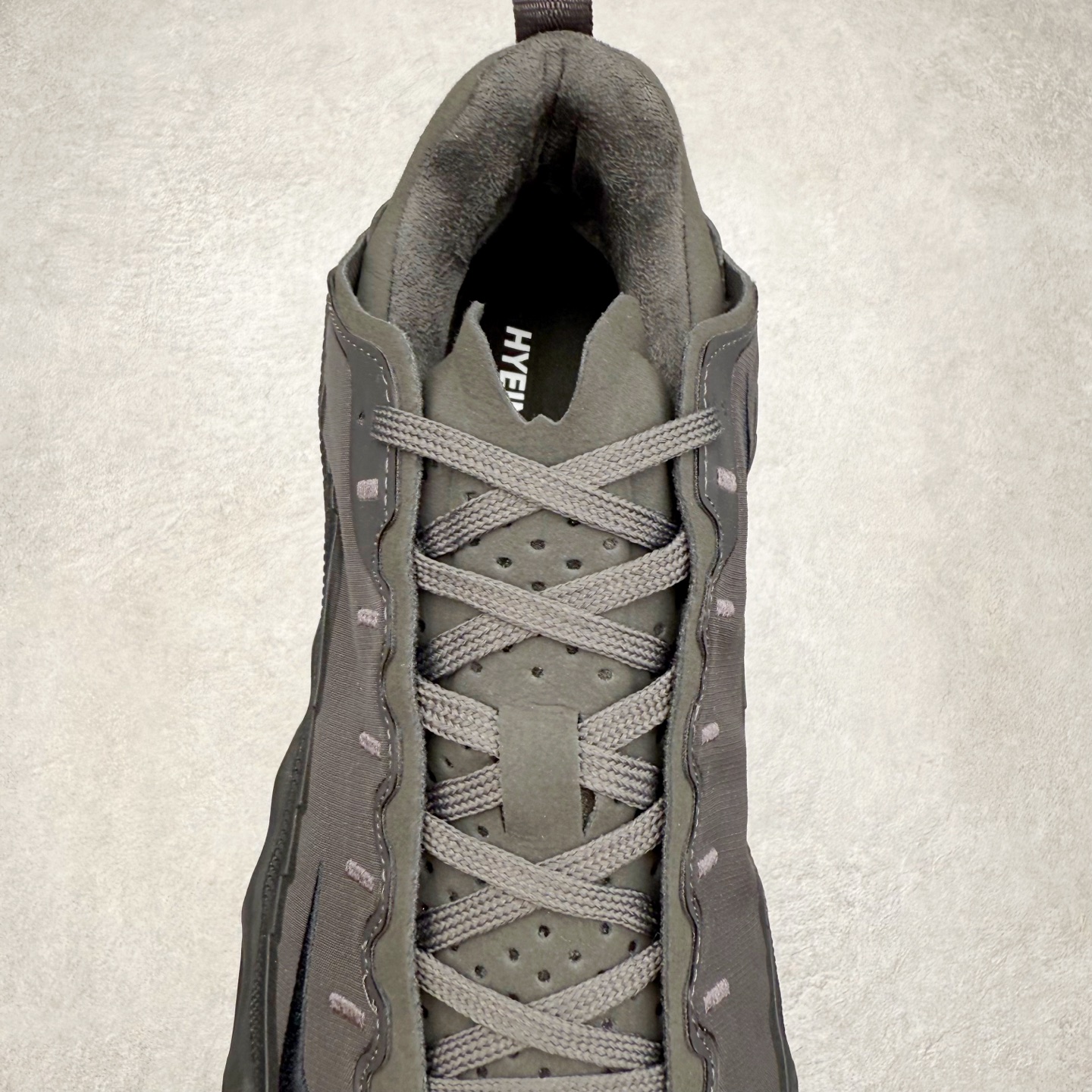 图片[5]-HYEIN SEO x NK Ava Rover 百搭舒适耐磨低帮跑步鞋 男女同款 流线型轮廓，通过轻薄物料鞋面结合 TPU 网格状支撑示人，增厚的中底材质选用 ReactX 加持，华夫外底收尾。鞋垫与后跟鞋提，克制点缀 Hyein Seo 字样。鞋垫与鞋提则采用菱形格纹的变化元素呈现。实拍调校N版已经零色差零失真 百分百还原实物色彩所见即所得 不存在货不对板色差等低级问题 选购参考实物拍摄 不混卖不参货 只用心做好货严格选品 承诺混一赔十 尺码：36 36.5 37.5 38 38.5 39 40 40.5 41 42 42.5 43 44 44.5 45-选品中心