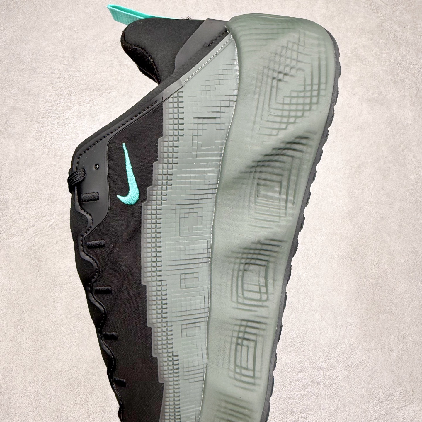 图片[7]-HYEIN SEO x NK Ava Rover 百搭舒适耐磨低帮跑步鞋 男女同款 流线型轮廓，通过轻薄物料鞋面结合 TPU 网格状支撑示人，增厚的中底材质选用 ReactX 加持，华夫外底收尾。鞋垫与后跟鞋提，克制点缀 Hyein Seo 字样。鞋垫与鞋提则采用菱形格纹的变化元素呈现。实拍调校N版已经零色差零失真 百分百还原实物色彩所见即所得 不存在货不对板色差等低级问题 选购参考实物拍摄 不混卖不参货 只用心做好货严格选品 承诺混一赔十 尺码：36 36.5 37.5 38 38.5 39 40 40.5 41 42 42.5 43 44 44.5 45-选品中心