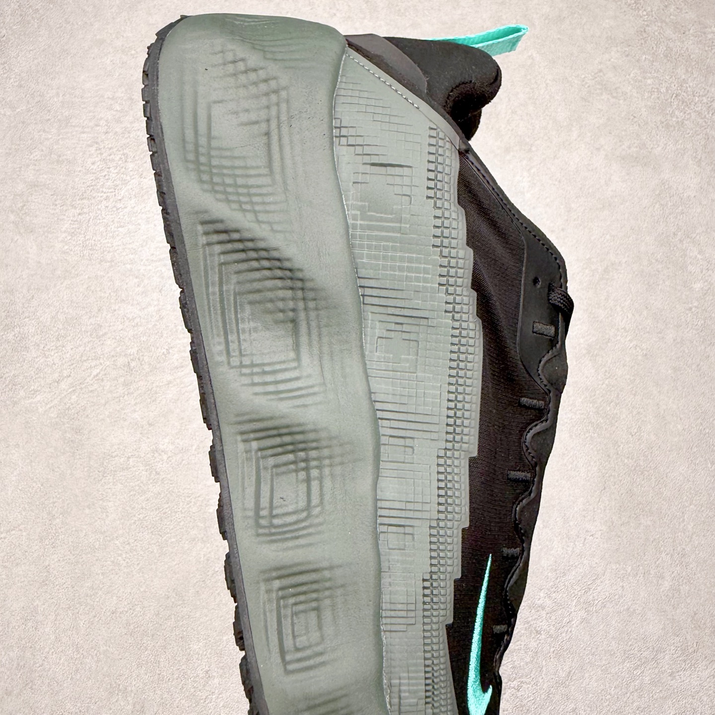 图片[6]-HYEIN SEO x NK Ava Rover 百搭舒适耐磨低帮跑步鞋 男女同款 流线型轮廓，通过轻薄物料鞋面结合 TPU 网格状支撑示人，增厚的中底材质选用 ReactX 加持，华夫外底收尾。鞋垫与后跟鞋提，克制点缀 Hyein Seo 字样。鞋垫与鞋提则采用菱形格纹的变化元素呈现。实拍调校N版已经零色差零失真 百分百还原实物色彩所见即所得 不存在货不对板色差等低级问题 选购参考实物拍摄 不混卖不参货 只用心做好货严格选品 承诺混一赔十 尺码：36 36.5 37.5 38 38.5 39 40 40.5 41 42 42.5 43 44 44.5 45-选品中心