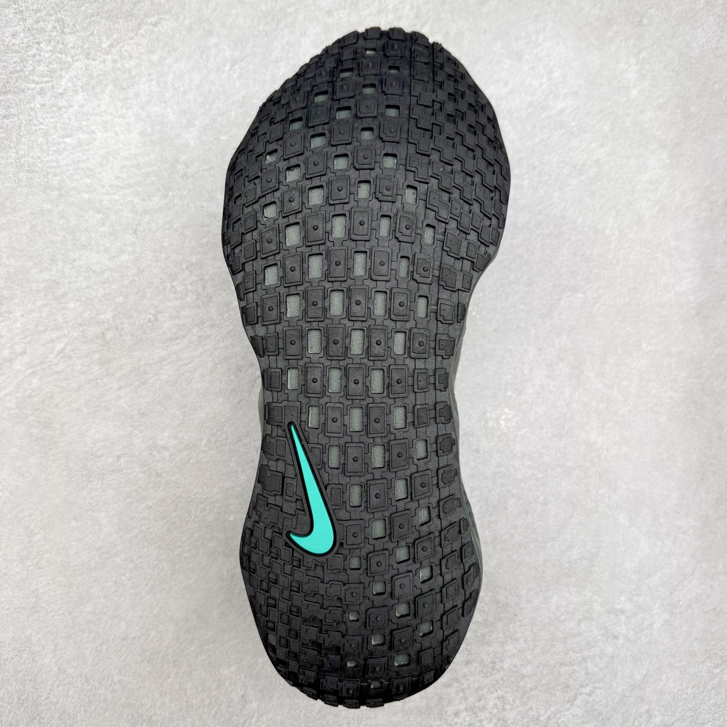 图片[9]-HYEIN SEO x NK Ava Rover 百搭舒适耐磨低帮跑步鞋 男女同款 流线型轮廓，通过轻薄物料鞋面结合 TPU 网格状支撑示人，增厚的中底材质选用 ReactX 加持，华夫外底收尾。鞋垫与后跟鞋提，克制点缀 Hyein Seo 字样。鞋垫与鞋提则采用菱形格纹的变化元素呈现。实拍调校N版已经零色差零失真 百分百还原实物色彩所见即所得 不存在货不对板色差等低级问题 选购参考实物拍摄 不混卖不参货 只用心做好货严格选品 承诺混一赔十 尺码：36 36.5 37.5 38 38.5 39 40 40.5 41 42 42.5 43 44 44.5 45-选品中心