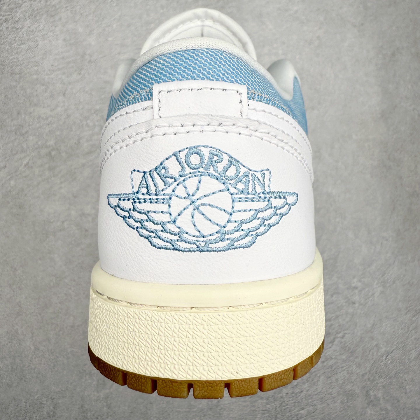 图片[8]-＃DT纯原 Air Jordan AJ1 Low 低帮 HQ2004-400 终端优势供应 市面中低帮最具代表性版本没有之一 口碑大厂出品 品控大底版型不断改良更新 全套原纸板楦头开发 确保原汁原味 完美呈现版型 完美零毛边处理 原厂内置全掌气垫 价格定位良心 平台专用代工流水线出品 一眼公司既视感 拿到手的一瞬间就与众不同 碾压市面所有版本 全部原鞋开发 每一个配色都会采购原鞋确认细节 打破市面看图做货无好货之说 尺码：35.5 36 36.5 37.5 38 38.5 39 40 40.5 41 42 42.5 43 44 44.5 45 46-选品中心