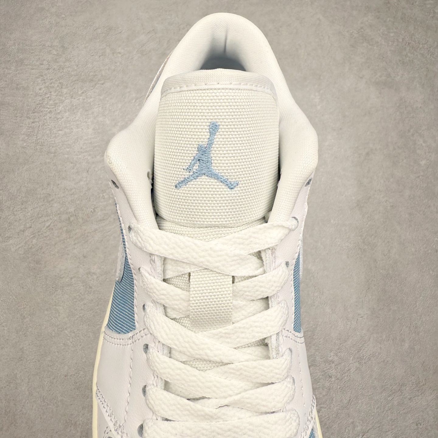 图片[5]-＃DT纯原 Air Jordan AJ1 Low 低帮 HQ2004-400 终端优势供应 市面中低帮最具代表性版本没有之一 口碑大厂出品 品控大底版型不断改良更新 全套原纸板楦头开发 确保原汁原味 完美呈现版型 完美零毛边处理 原厂内置全掌气垫 价格定位良心 平台专用代工流水线出品 一眼公司既视感 拿到手的一瞬间就与众不同 碾压市面所有版本 全部原鞋开发 每一个配色都会采购原鞋确认细节 打破市面看图做货无好货之说 尺码：35.5 36 36.5 37.5 38 38.5 39 40 40.5 41 42 42.5 43 44 44.5 45 46-选品中心