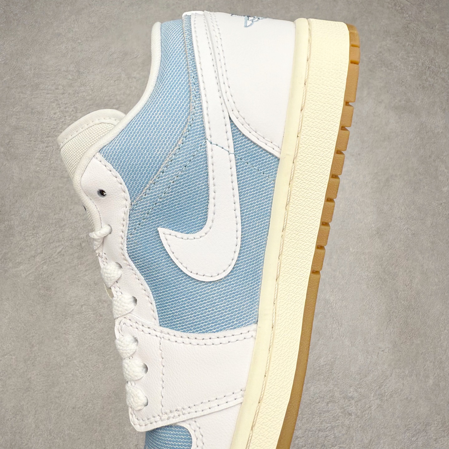 图片[7]-＃DT纯原 Air Jordan AJ1 Low 低帮 HQ2004-400 终端优势供应 市面中低帮最具代表性版本没有之一 口碑大厂出品 品控大底版型不断改良更新 全套原纸板楦头开发 确保原汁原味 完美呈现版型 完美零毛边处理 原厂内置全掌气垫 价格定位良心 平台专用代工流水线出品 一眼公司既视感 拿到手的一瞬间就与众不同 碾压市面所有版本 全部原鞋开发 每一个配色都会采购原鞋确认细节 打破市面看图做货无好货之说 尺码：35.5 36 36.5 37.5 38 38.5 39 40 40.5 41 42 42.5 43 44 44.5 45 46-选品中心