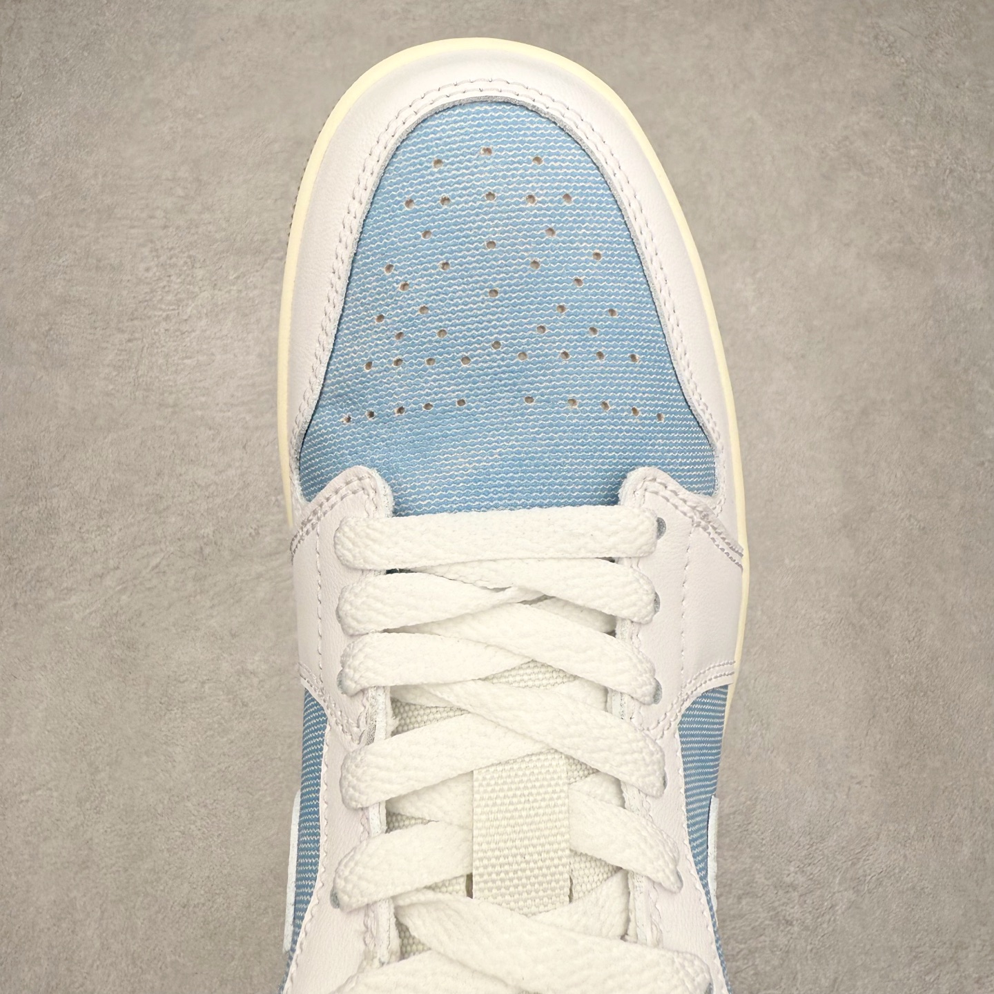 图片[4]-＃DT纯原 Air Jordan AJ1 Low 低帮 HQ2004-400 终端优势供应 市面中低帮最具代表性版本没有之一 口碑大厂出品 品控大底版型不断改良更新 全套原纸板楦头开发 确保原汁原味 完美呈现版型 完美零毛边处理 原厂内置全掌气垫 价格定位良心 平台专用代工流水线出品 一眼公司既视感 拿到手的一瞬间就与众不同 碾压市面所有版本 全部原鞋开发 每一个配色都会采购原鞋确认细节 打破市面看图做货无好货之说 尺码：35.5 36 36.5 37.5 38 38.5 39 40 40.5 41 42 42.5 43 44 44.5 45 46-选品中心