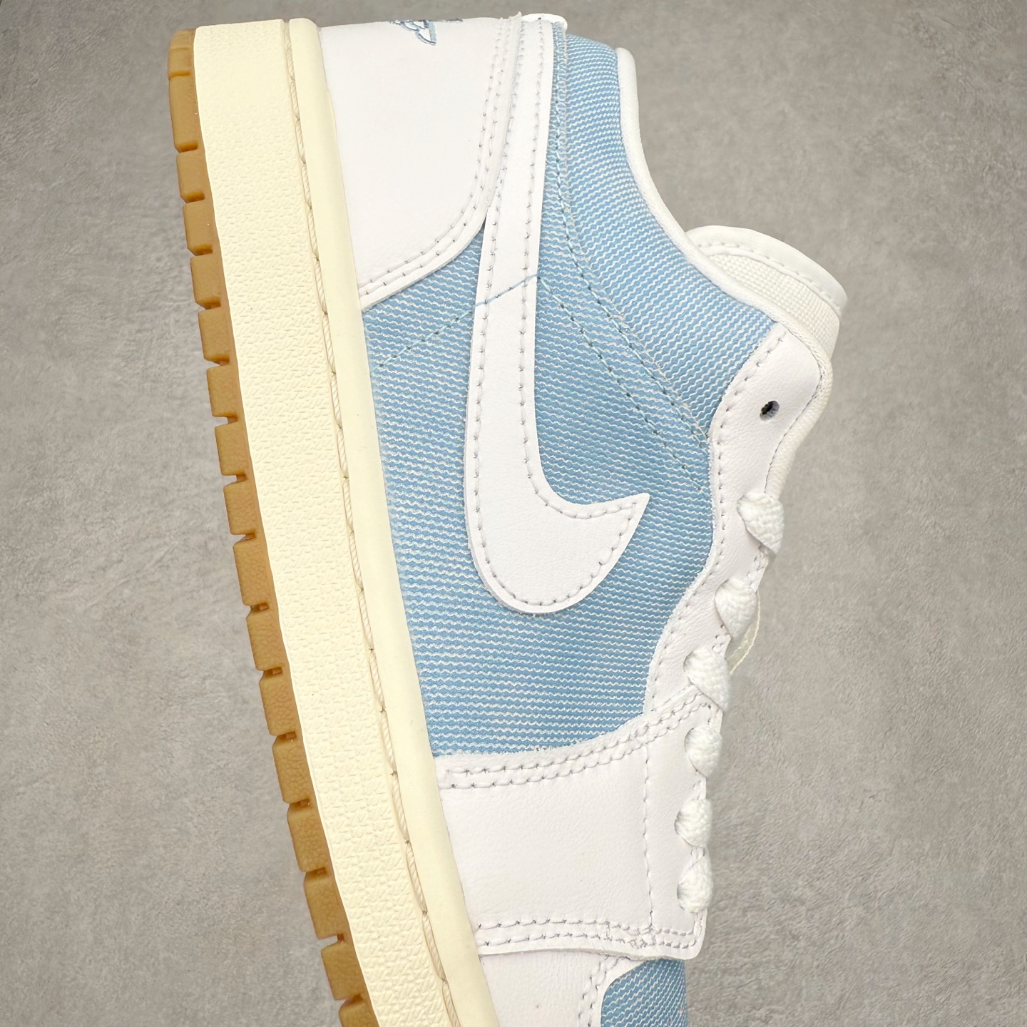 图片[6]-＃DT纯原 Air Jordan AJ1 Low 低帮 HQ2004-400 终端优势供应 市面中低帮最具代表性版本没有之一 口碑大厂出品 品控大底版型不断改良更新 全套原纸板楦头开发 确保原汁原味 完美呈现版型 完美零毛边处理 原厂内置全掌气垫 价格定位良心 平台专用代工流水线出品 一眼公司既视感 拿到手的一瞬间就与众不同 碾压市面所有版本 全部原鞋开发 每一个配色都会采购原鞋确认细节 打破市面看图做货无好货之说 尺码：35.5 36 36.5 37.5 38 38.5 39 40 40.5 41 42 42.5 43 44 44.5 45 46-选品中心