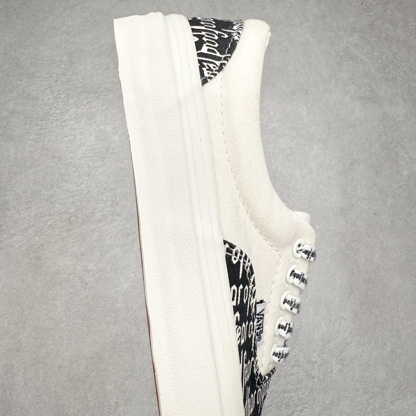 图片[6]-CDG x Vans Era 95 2025官方新款 OTW高端支线 川久保玲联名限定 休闲硫化板鞋 原鞋开发 公司同源整套流水线 满印黑白logo涂鸦 升级Sola Foam缓震可抽卸鞋垫 舒适度翻倍 质感拉满 防滑硫化底耐磨抗造 货号：VN0A3MQ5PZP1 尺码：35 36 36.5 37 38 38.5 39 40.5 41 42 42.5 43 44-选品中心