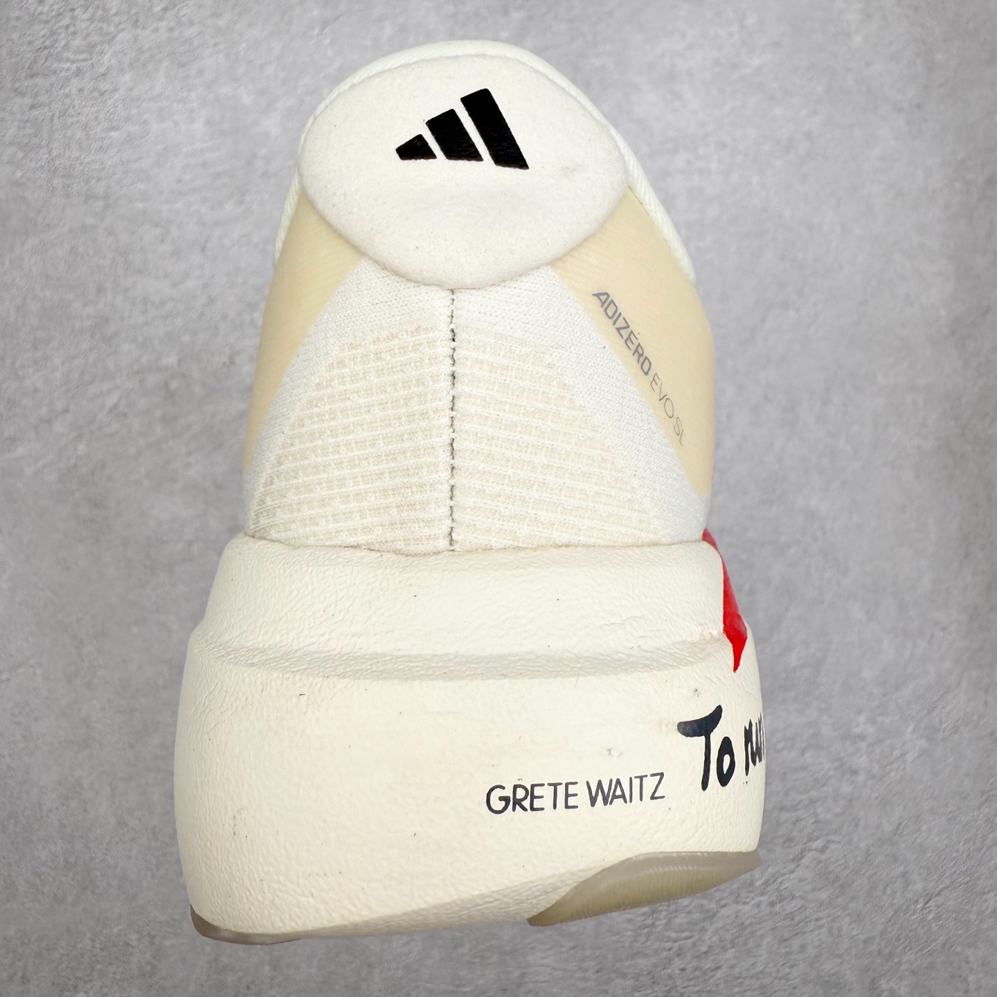 图片[8]-AD Adizero EVO SL 马拉松竞速专业跑鞋 CELERMESH针织网面非常轻薄 纤维间的缝隙很大 可以保证跑步时的透气、排汗效果 鞋舌直接与两侧的内衬和鞋底连接在一起 在跑步过程中不会被鞋舌的左右移动所困扰 在标准鞋带孔的基础上再拓宽一组鞋带孔 适合不同脚型的需求 突破性 EnergyRods 技术，有助于跑者实现更好的成绩 中底独特的LIGHTSTRIKE PRO泡棉材质 微弹感觉在跑步过程中给予了良好的支撑体验 对于顶级精英和高水平进阶跑者来说 ADIOS PRO是一双值得信赖的竞速比赛用鞋 尺码：36 36.5 37.5 38 38.5 39 40 40.5 41 42 42.5 43 44 44.5 45-选品中心