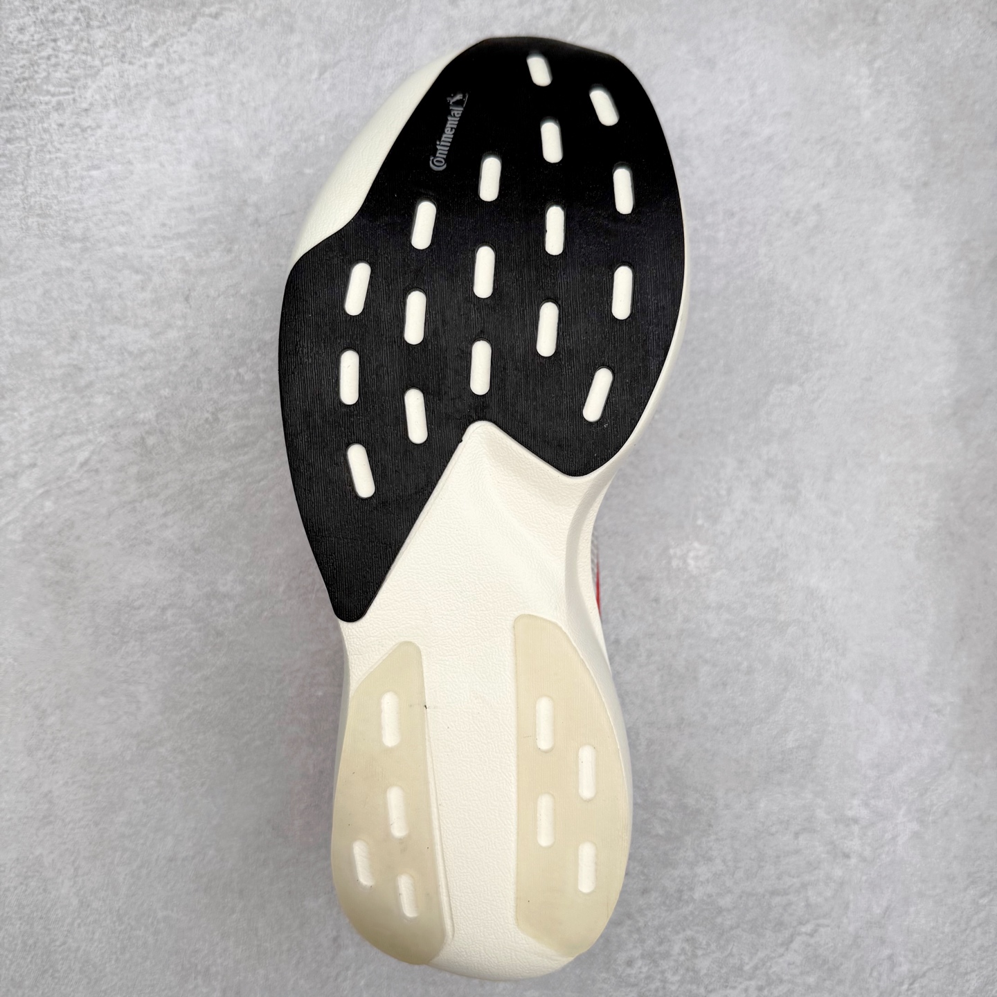 图片[9]-AD Adizero EVO SL 马拉松竞速专业跑鞋 CELERMESH针织网面非常轻薄 纤维间的缝隙很大 可以保证跑步时的透气、排汗效果 鞋舌直接与两侧的内衬和鞋底连接在一起 在跑步过程中不会被鞋舌的左右移动所困扰 在标准鞋带孔的基础上再拓宽一组鞋带孔 适合不同脚型的需求 突破性 EnergyRods 技术，有助于跑者实现更好的成绩 中底独特的LIGHTSTRIKE PRO泡棉材质 微弹感觉在跑步过程中给予了良好的支撑体验 对于顶级精英和高水平进阶跑者来说 ADIOS PRO是一双值得信赖的竞速比赛用鞋 尺码：36 36.5 37.5 38 38.5 39 40 40.5 41 42 42.5 43 44 44.5 45-选品中心