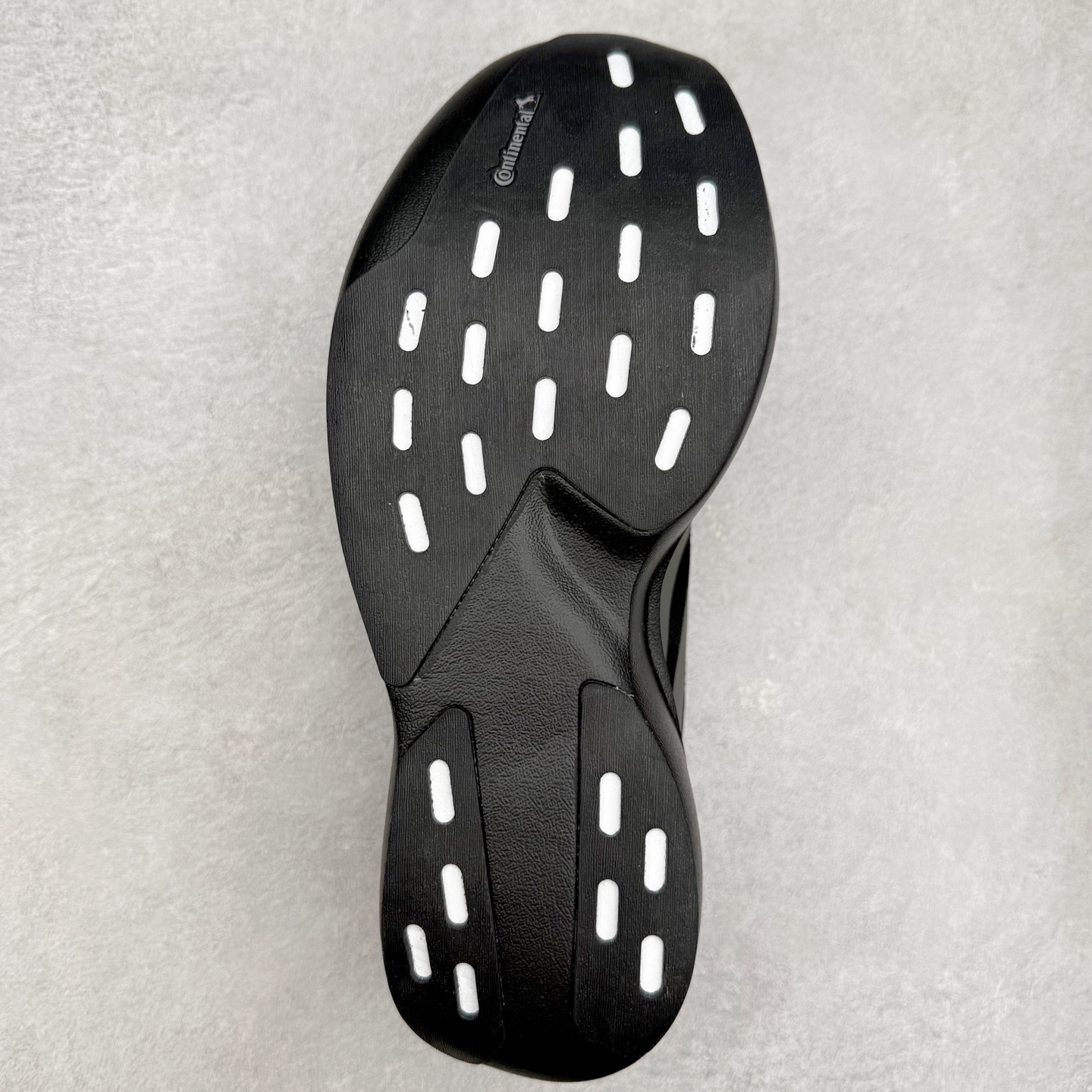 图片[9]-AD Adizero EVO SL 马拉松竞速专业跑鞋 CELERMESH针织网面非常轻薄 纤维间的缝隙很大 可以保证跑步时的透气、排汗效果 鞋舌直接与两侧的内衬和鞋底连接在一起 在跑步过程中不会被鞋舌的左右移动所困扰 在标准鞋带孔的基础上再拓宽一组鞋带孔 适合不同脚型的需求 突破性 EnergyRods 技术，有助于跑者实现更好的成绩 中底独特的LIGHTSTRIKE PRO泡棉材质 微弹感觉在跑步过程中给予了良好的支撑体验 对于顶级精英和高水平进阶跑者来说 ADIOS PRO是一双值得信赖的竞速比赛用鞋 尺码：36 36.5 37.5 38 38.5 39 40 40.5 41 42 42.5 43 44 44.5 45-选品中心