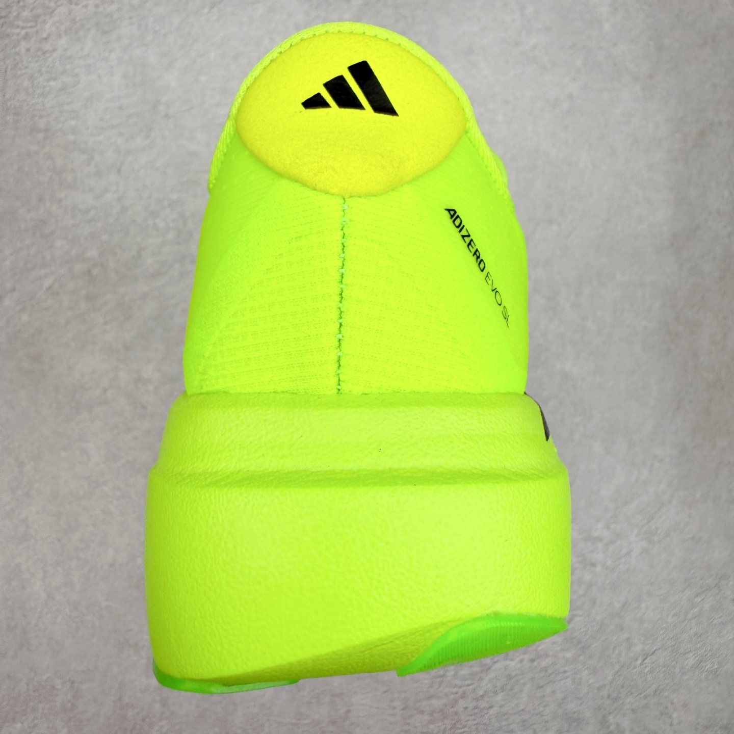 图片[8]-AD Adizero EVO SL 马拉松竞速专业跑鞋 CELERMESH针织网面非常轻薄 纤维间的缝隙很大 可以保证跑步时的透气、排汗效果 鞋舌直接与两侧的内衬和鞋底连接在一起 在跑步过程中不会被鞋舌的左右移动所困扰 在标准鞋带孔的基础上再拓宽一组鞋带孔 适合不同脚型的需求 突破性 EnergyRods 技术，有助于跑者实现更好的成绩 中底独特的LIGHTSTRIKE PRO泡棉材质 微弹感觉在跑步过程中给予了良好的支撑体验 对于顶级精英和高水平进阶跑者来说 ADIOS PRO是一双值得信赖的竞速比赛用鞋 尺码：36 36.5 37.5 38 38.5 39 40 40.5 41 42 42.5 43 44 44.5 45-选品中心