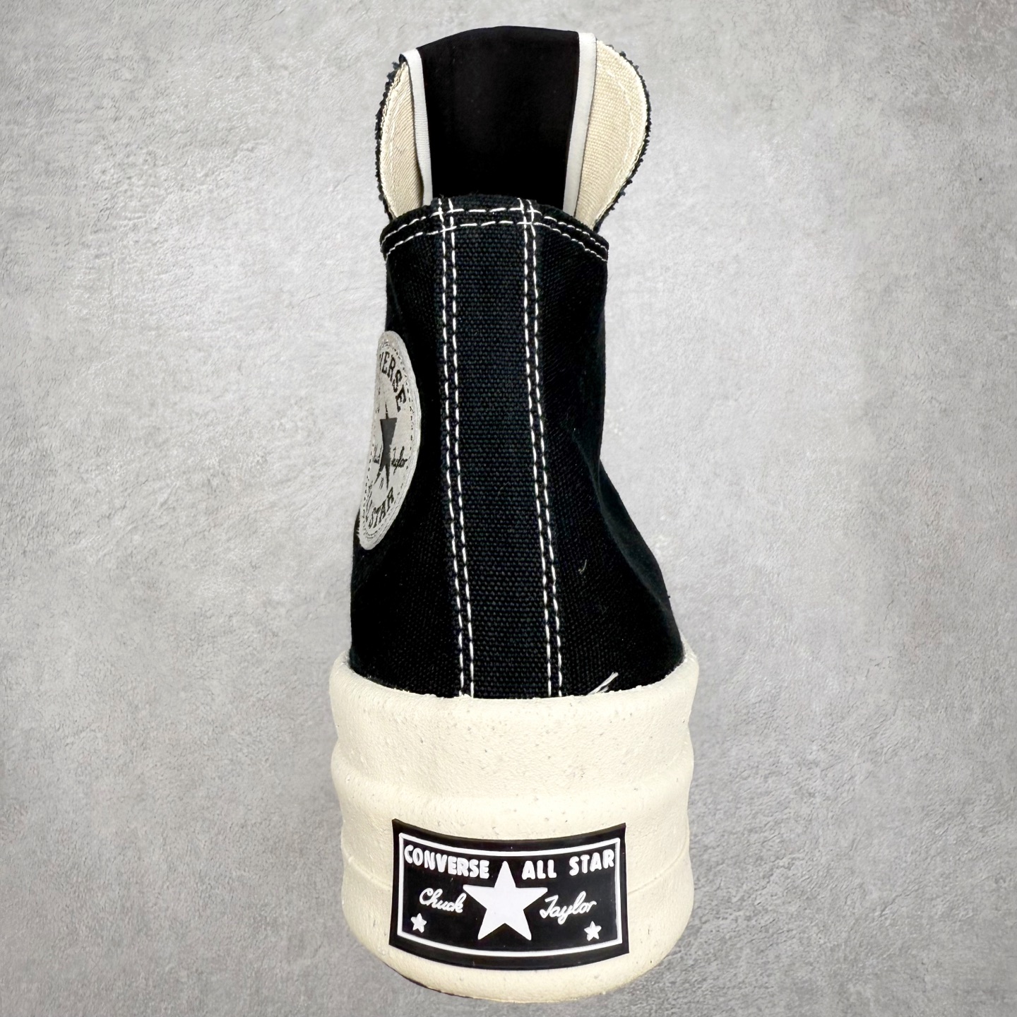 图片[8]-Rick Owens DRKSHDW x Converse Chuck 70 DBL Drksta 简约潮流 高帮休闲帆布鞋 大胆先锋的“双层”鞋底，一步增高融入先锋气质的线条美学解锁经典重塑“新高度” 双倍大胆设计打破常规，搭配标志性的加长鞋舌高调呈现前卫锋芒，让你感受双倍快乐 货号：A04954C 黑色 货号：A06755C 做旧灰 尺码：35-44（36.5 37.5 39.5 41.5 42.5）-选品中心