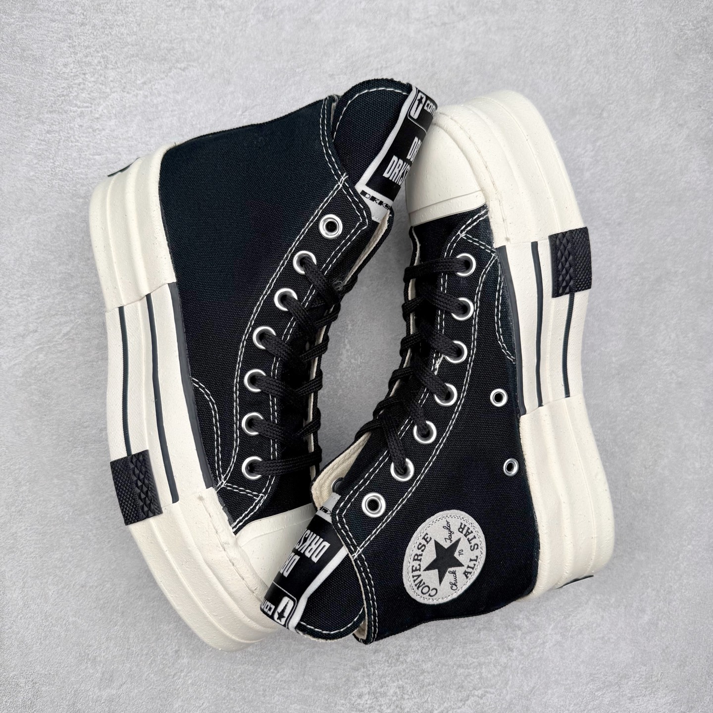 图片[3]-Rick Owens DRKSHDW x Converse Chuck 70 DBL Drksta 简约潮流 高帮休闲帆布鞋 大胆先锋的“双层”鞋底，一步增高融入先锋气质的线条美学解锁经典重塑“新高度” 双倍大胆设计打破常规，搭配标志性的加长鞋舌高调呈现前卫锋芒，让你感受双倍快乐 货号：A04954C 黑色 货号：A06755C 做旧灰 尺码：35-44（36.5 37.5 39.5 41.5 42.5）-选品中心