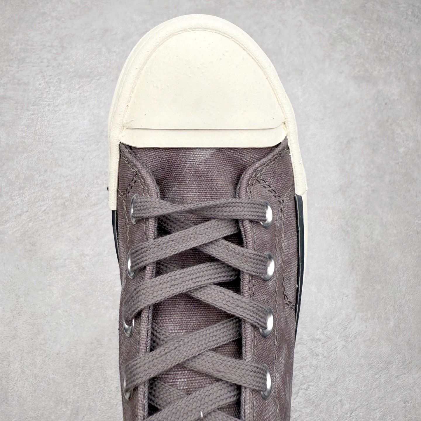 图片[4]-Rick Owens DRKSHDW x Converse Chuck 70 DBL Drksta 简约潮流 高帮休闲帆布鞋 大胆先锋的“双层”鞋底，一步增高融入先锋气质的线条美学解锁经典重塑“新高度” 双倍大胆设计打破常规，搭配标志性的加长鞋舌高调呈现前卫锋芒，让你感受双倍快乐 货号：A04954C 黑色 货号：A06755C 做旧灰 尺码：35-44（36.5 37.5 39.5 41.5 42.5）-选品中心