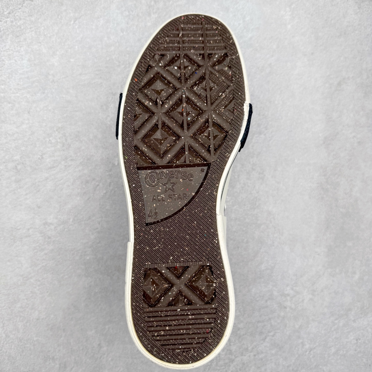 图片[9]-Rick Owens DRKSHDW x Converse Chuck 70 DBL Drksta 简约潮流 高帮休闲帆布鞋 大胆先锋的“双层”鞋底，一步增高融入先锋气质的线条美学解锁经典重塑“新高度” 双倍大胆设计打破常规，搭配标志性的加长鞋舌高调呈现前卫锋芒，让你感受双倍快乐 货号：A04954C 黑色 货号：A06755C 做旧灰 尺码：35-44（36.5 37.5 39.5 41.5 42.5）-选品中心