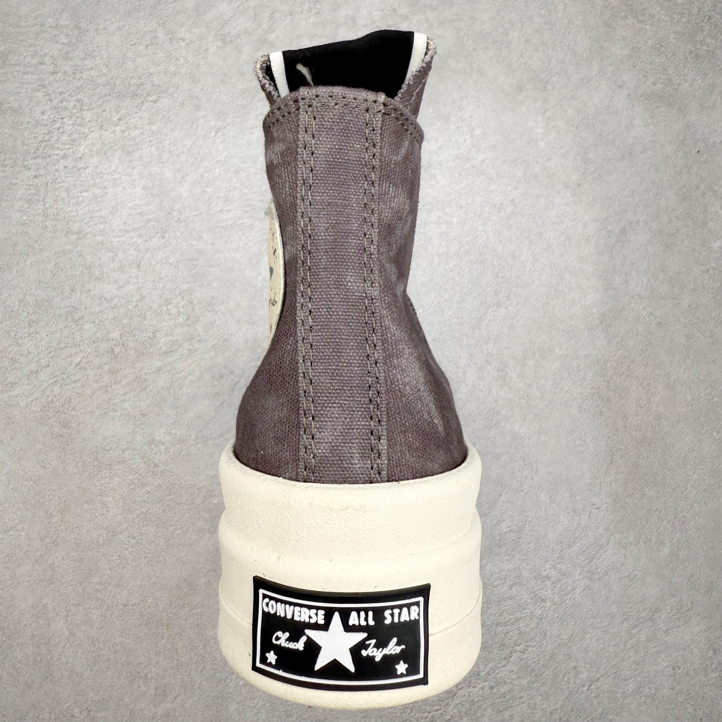 图片[8]-Rick Owens DRKSHDW x Converse Chuck 70 DBL Drksta 简约潮流 高帮休闲帆布鞋 大胆先锋的“双层”鞋底，一步增高融入先锋气质的线条美学解锁经典重塑“新高度” 双倍大胆设计打破常规，搭配标志性的加长鞋舌高调呈现前卫锋芒，让你感受双倍快乐 货号：A04954C 黑色 货号：A06755C 做旧灰 尺码：35-44（36.5 37.5 39.5 41.5 42.5）-选品中心