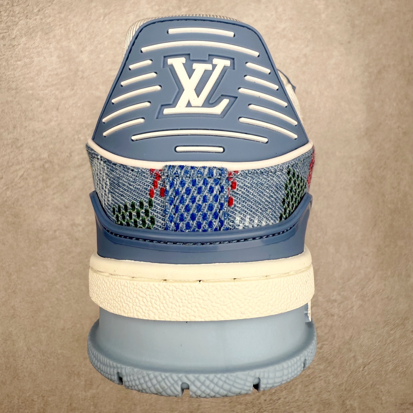 图片[8]-＃TG Louis Vuitton Trainer lv时装走秀运动鞋板鞋 老外外贸私人订单 口碑实力大厂出品 出货即市场巅峰 全套原纸板楦头开发 原汁原味 完美呈现版型 原数据独家私模大底 超高清洁度 极限压缩成本 超级跑量款式 全套原楦原纸版原鞋开模 独家磨具开发男女鞋 全网最具灵魂的版型 正确原装黄色鞋盒 正确中底印花 鞋面印花3D高频深度立体 全鞋电脑针车 紧密相连 针距密度一致 环保乳胶注塑鞋垫 厚度脚感还原原版 皮面裁剪部位 统一油边封口工艺 原装橡胶大底含胶量大底组合零偏差 专柜全套包装 防尘袋 说明书 质保卡 尺码：35 36 37 38 39 40 41 42 43 44 45-选品中心