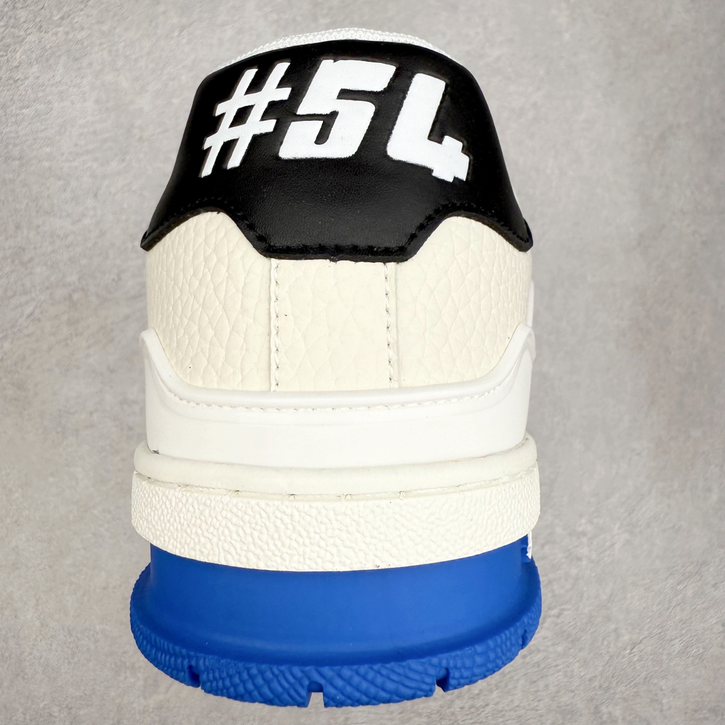 图片[8]-＃TG Louis Vuitton Trainer lv时装走秀运动鞋板鞋 老外外贸私人订单 口碑实力大厂出品 出货即市场巅峰 全套原纸板楦头开发 原汁原味 完美呈现版型 原数据独家私模大底 超高清洁度 极限压缩成本 超级跑量款式 全套原楦原纸版原鞋开模 独家磨具开发男女鞋 全网最具灵魂的版型 正确原装黄色鞋盒 正确中底印花 鞋面印花3D高频深度立体 全鞋电脑针车 紧密相连 针距密度一致 环保乳胶注塑鞋垫 厚度脚感还原原版 皮面裁剪部位 统一油边封口工艺 原装橡胶大底含胶量大底组合零偏差 专柜全套包装 防尘袋 说明书 质保卡 尺码：35 36 37 38 39 40 41 42 43 44 45-选品中心