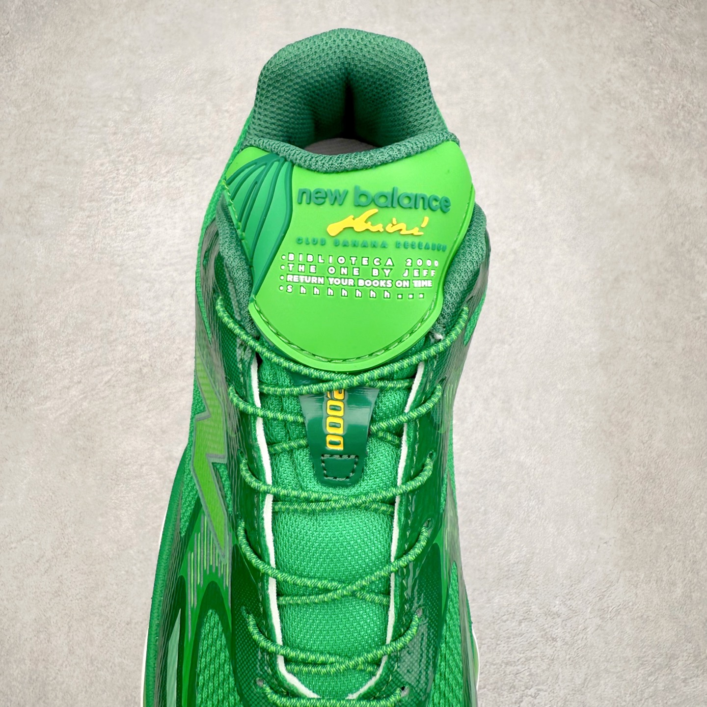 图片[5]-New Balance NB2000 舒适百搭防滑耐磨低帮 休闲跑步鞋 New Balance 在近两年的球鞋市场屡出奇招，在经典鞋型保持进一步增长的同时，推出的每一款新鞋型也都有傲人的战绩。在 327、9060 等鞋型获得成功之后，今天 New Balance 家族又迎来了新鲜血液的注入。这双 New Balance 2000 依然是融合了新旧元素的跑鞋造型，命名为 2000，或许是它的设计理念有着 Y2K 的血统。最大的亮点，在于这双鞋的中底。外侧以五个 ABZORB 单元，带来极具辨识度和冲击力的视觉效果，让这双鞋在外观和脚感方面都颇具吸引力。尺码：36 37 37.5 38 38.5 39 40 40.5 41 42 42.5 43 44 45 46-选品中心