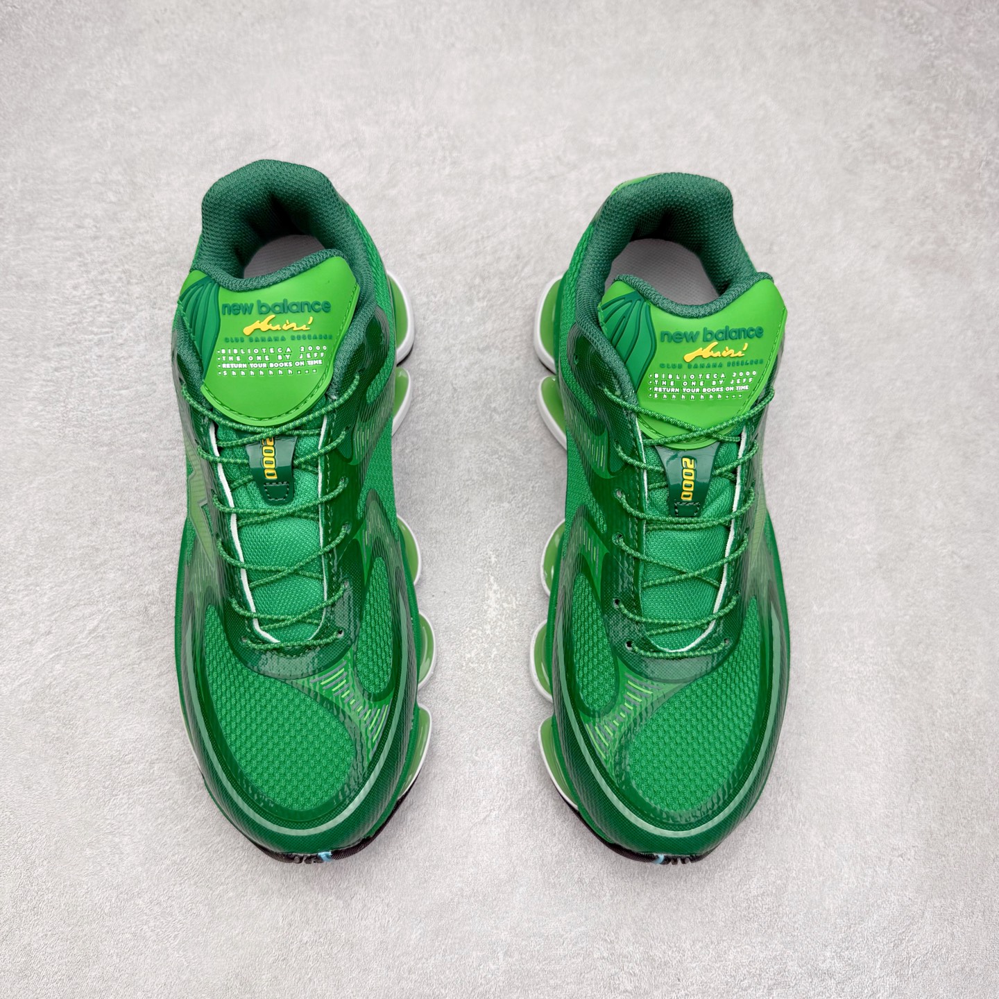 图片[2]-New Balance NB2000 舒适百搭防滑耐磨低帮 休闲跑步鞋 New Balance 在近两年的球鞋市场屡出奇招，在经典鞋型保持进一步增长的同时，推出的每一款新鞋型也都有傲人的战绩。在 327、9060 等鞋型获得成功之后，今天 New Balance 家族又迎来了新鲜血液的注入。这双 New Balance 2000 依然是融合了新旧元素的跑鞋造型，命名为 2000，或许是它的设计理念有着 Y2K 的血统。最大的亮点，在于这双鞋的中底。外侧以五个 ABZORB 单元，带来极具辨识度和冲击力的视觉效果，让这双鞋在外观和脚感方面都颇具吸引力。尺码：36 37 37.5 38 38.5 39 40 40.5 41 42 42.5 43 44 45 46-选品中心