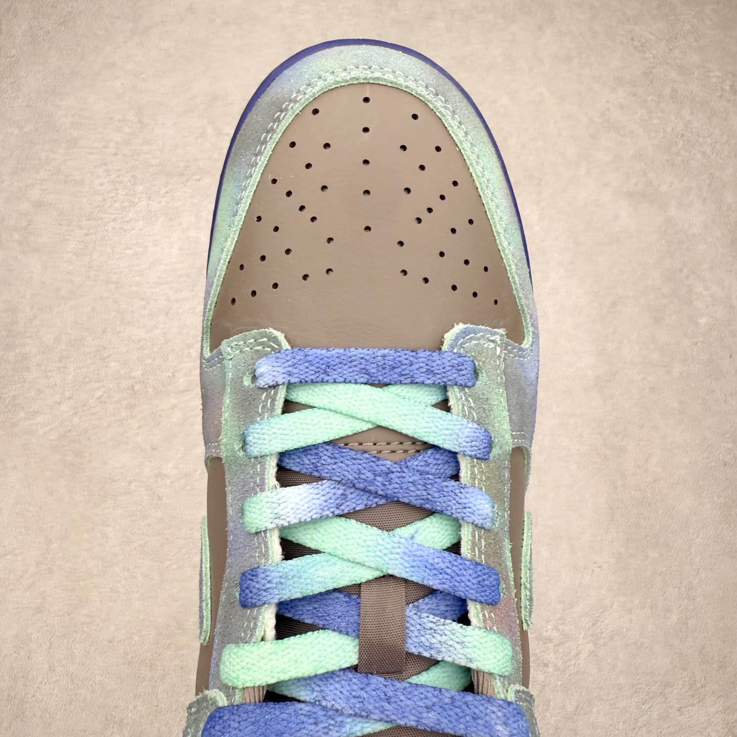 图片[4]-＃F版 NK SB Dunk Low 蓝棕扎染 HQ9294-200 极限压缩利润空间 超乎所想的高性价比 用料绝不含糊 原盒原配 正确耐磨橡胶大底 超高清洁度 全鞋零毛边皮料切割 全套原楦原模倾力打造完美版型 尺码：36 36.5 37.5 38 38.5 39 40 40.5 41 42 42.5 43 44 44.5 45 46 47.5-选品中心