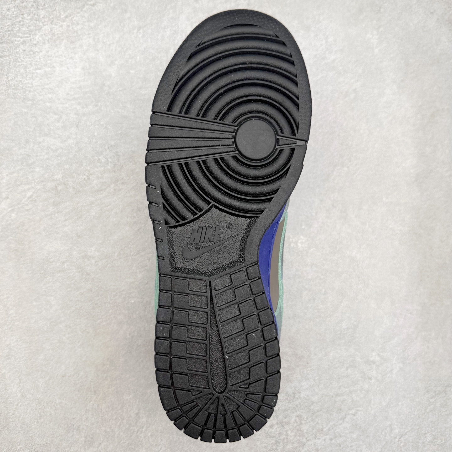 图片[9]-＃F版 NK SB Dunk Low 蓝棕扎染 HQ9294-200 极限压缩利润空间 超乎所想的高性价比 用料绝不含糊 原盒原配 正确耐磨橡胶大底 超高清洁度 全鞋零毛边皮料切割 全套原楦原模倾力打造完美版型 尺码：36 36.5 37.5 38 38.5 39 40 40.5 41 42 42.5 43 44 44.5 45 46 47.5-选品中心