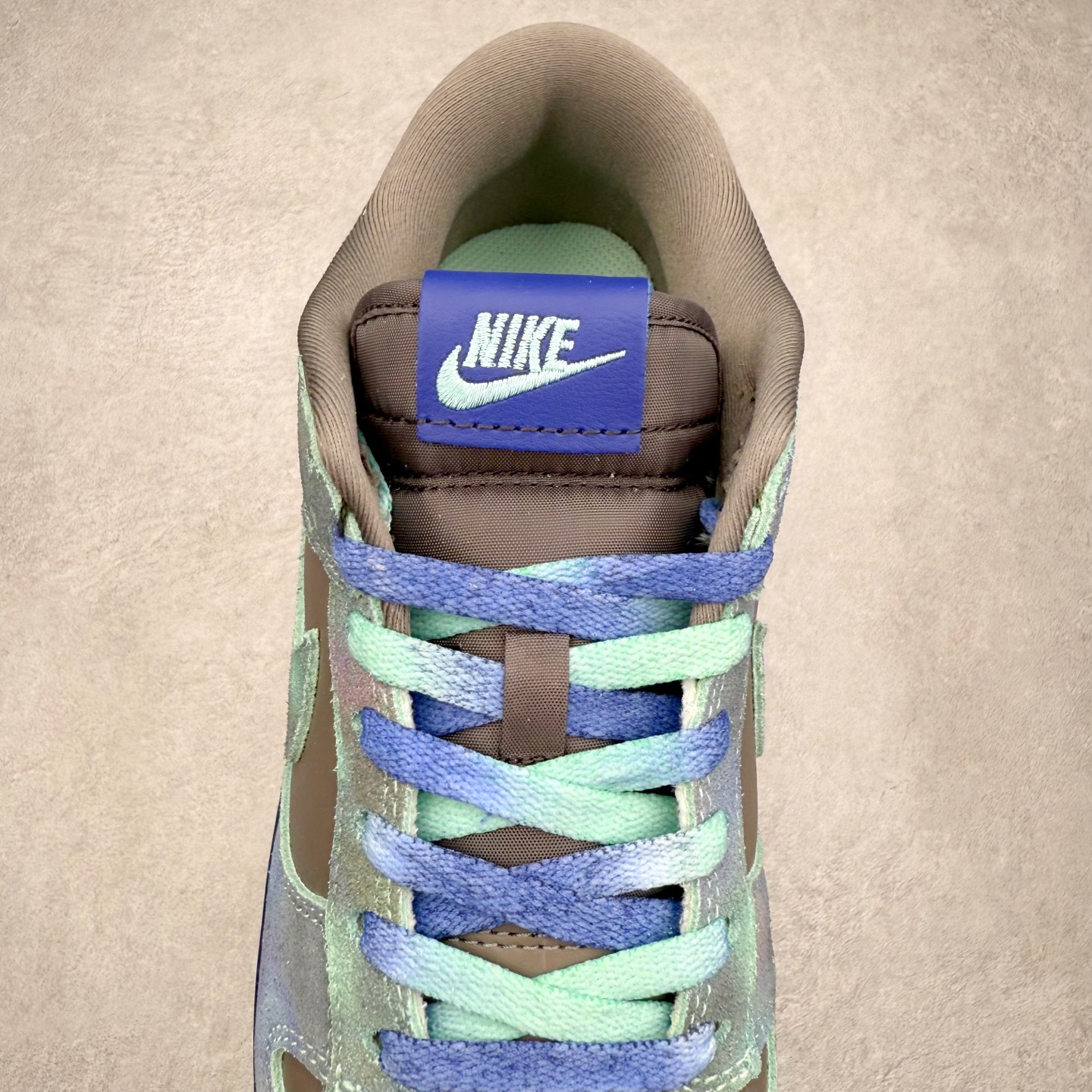 图片[5]-＃F版 NK SB Dunk Low 蓝棕扎染 HQ9294-200 极限压缩利润空间 超乎所想的高性价比 用料绝不含糊 原盒原配 正确耐磨橡胶大底 超高清洁度 全鞋零毛边皮料切割 全套原楦原模倾力打造完美版型 尺码：36 36.5 37.5 38 38.5 39 40 40.5 41 42 42.5 43 44 44.5 45 46 47.5-选品中心