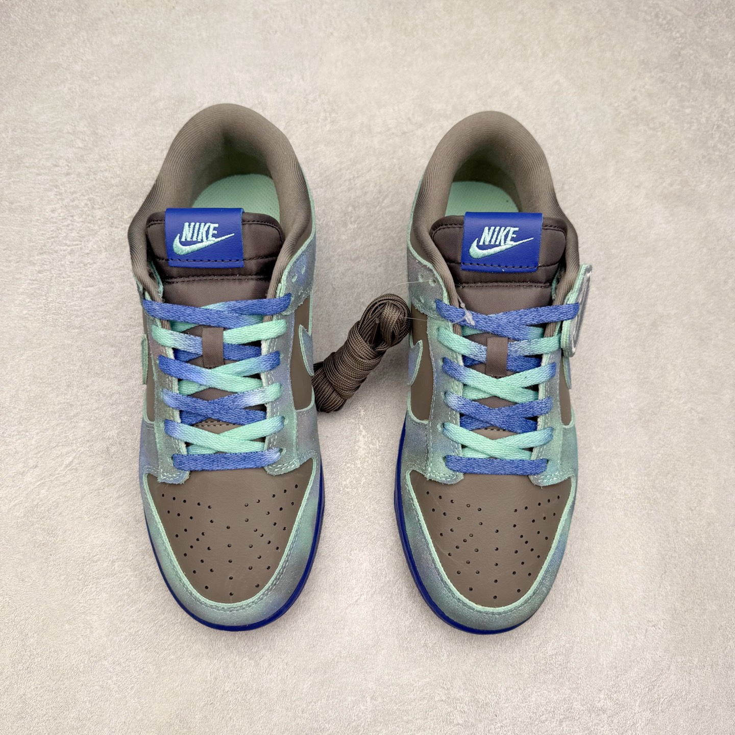 图片[2]-＃F版 NK SB Dunk Low 蓝棕扎染 HQ9294-200 极限压缩利润空间 超乎所想的高性价比 用料绝不含糊 原盒原配 正确耐磨橡胶大底 超高清洁度 全鞋零毛边皮料切割 全套原楦原模倾力打造完美版型 尺码：36 36.5 37.5 38 38.5 39 40 40.5 41 42 42.5 43 44 44.5 45 46 47.5-选品中心