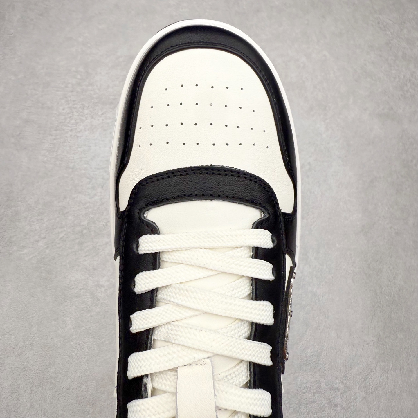 图片[4]-PRADA 普拉达马龙同款低帮男鞋休闲鞋运动板鞋系列 明星同款 广东大厂品质 专柜同步 大气个性更潮更抢眼更追求档次，它将颠覆旧念，与您共度时尚潮人必备! 面料采用原版进口小牛皮 牛皮内里垫脚 橡胶大底 轻便防滑耐磨 脚感舒适 款式耐看做工精细 配以简洁利落的鞋楦 彰显男人的果敢和硬朗 尺码：38 39 40 41 42 43 44 （皮鞋码）-选品中心