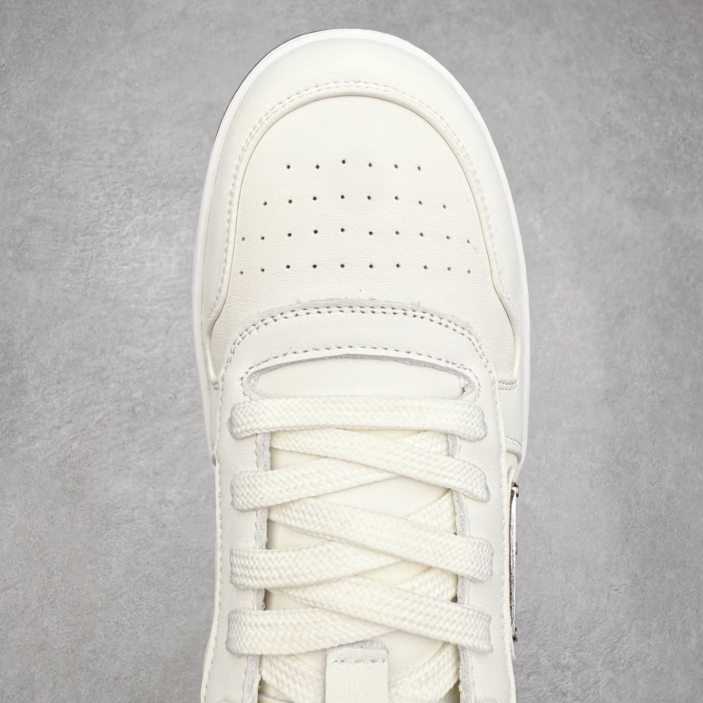 图片[4]-PRADA 普拉达马龙同款低帮男鞋休闲鞋运动板鞋系列 明星同款 广东大厂品质 专柜同步 大气个性更潮更抢眼更追求档次，它将颠覆旧念，与您共度时尚潮人必备! 面料采用原版进口小牛皮 牛皮内里垫脚 橡胶大底 轻便防滑耐磨 脚感舒适 款式耐看做工精细 配以简洁利落的鞋楦 彰显男人的果敢和硬朗 尺码：38 39 40 41 42 43 44 （皮鞋码）-选品中心