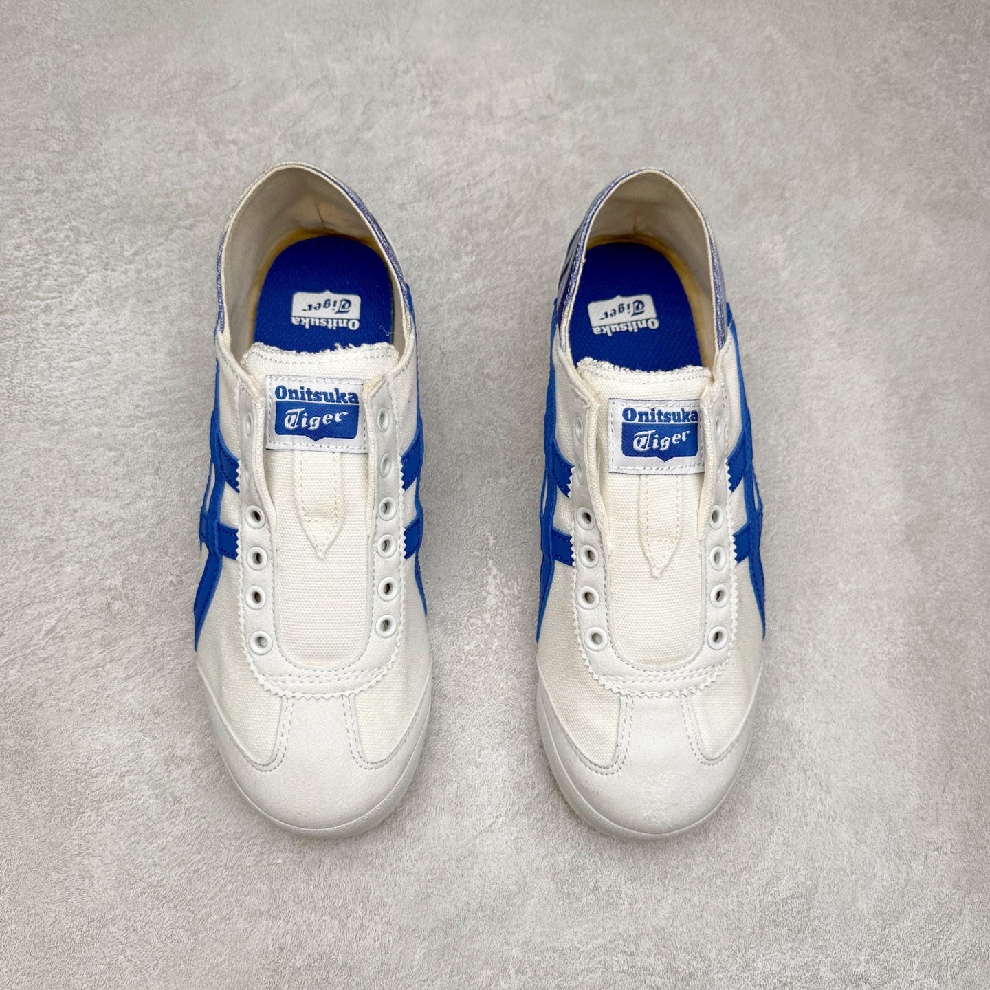 图片[2]-＃纯原福利 Asics Onitsuka Tiger MEXICO 66 亚瑟士鬼冢虎复古经典板鞋 市场最强版本 原厂牛津布加持 海外订单工厂出品 超成熟稳定的做工品控 原装全套纸板楦头开发 原汁原味 完美呈现版型 私模正确鞋底咬花纹路 一比一鞋头弧度高度鞋身弧度 绝不口嗨 细节品控鞋型随意秒杀市面 原档咬花纹路私模大底 一个单元有六个三角形 总体形拼接呈现花瓣状 官方四联吊牌 原装Ortholite轻量化鞋垫 原盒原配 质保卡 说明书 钢印防尘纸 纸板中底带钢印 乳胶组合鞋垫 支持全方位的对比专柜 产品从款式颜色造型上体现出追求舒适和细节的完美 鞋类更是推崇手工制作的严谨与完美 融舒适性与可穿性的设计风格 注重细节的完美和别致魅力 既保持稳重 又不失轻松的时尚感 尺码：36 37 37.5 38 39 39.5 40 40.5 41.5 42 42.5 43.5 44 45-选品中心