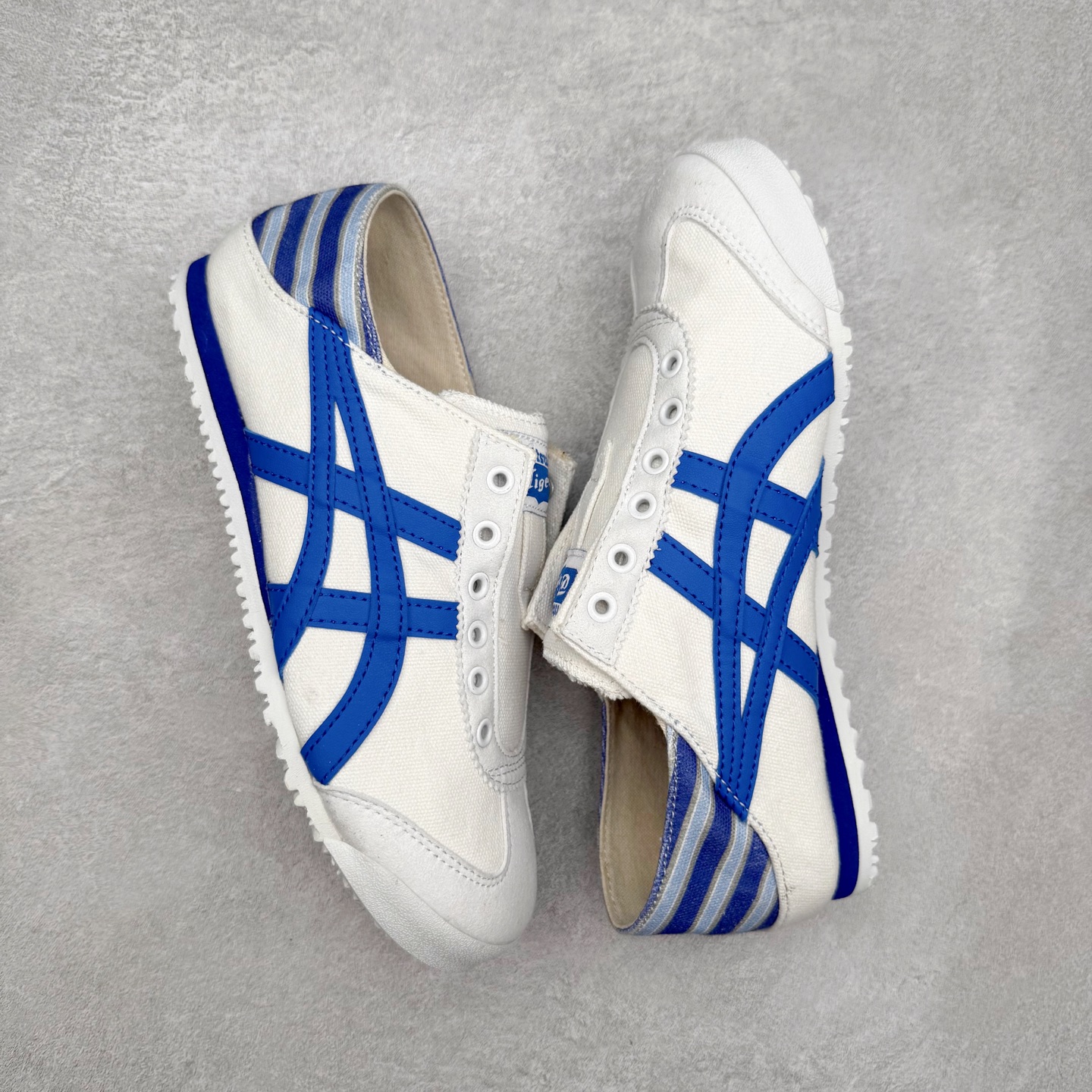 图片[3]-＃纯原福利 Asics Onitsuka Tiger MEXICO 66 亚瑟士鬼冢虎复古经典板鞋 市场最强版本 原厂牛津布加持 海外订单工厂出品 超成熟稳定的做工品控 原装全套纸板楦头开发 原汁原味 完美呈现版型 私模正确鞋底咬花纹路 一比一鞋头弧度高度鞋身弧度 绝不口嗨 细节品控鞋型随意秒杀市面 原档咬花纹路私模大底 一个单元有六个三角形 总体形拼接呈现花瓣状 官方四联吊牌 原装Ortholite轻量化鞋垫 原盒原配 质保卡 说明书 钢印防尘纸 纸板中底带钢印 乳胶组合鞋垫 支持全方位的对比专柜 产品从款式颜色造型上体现出追求舒适和细节的完美 鞋类更是推崇手工制作的严谨与完美 融舒适性与可穿性的设计风格 注重细节的完美和别致魅力 既保持稳重 又不失轻松的时尚感 尺码：36 37 37.5 38 39 39.5 40 40.5 41.5 42 42.5 43.5 44 45-选品中心
