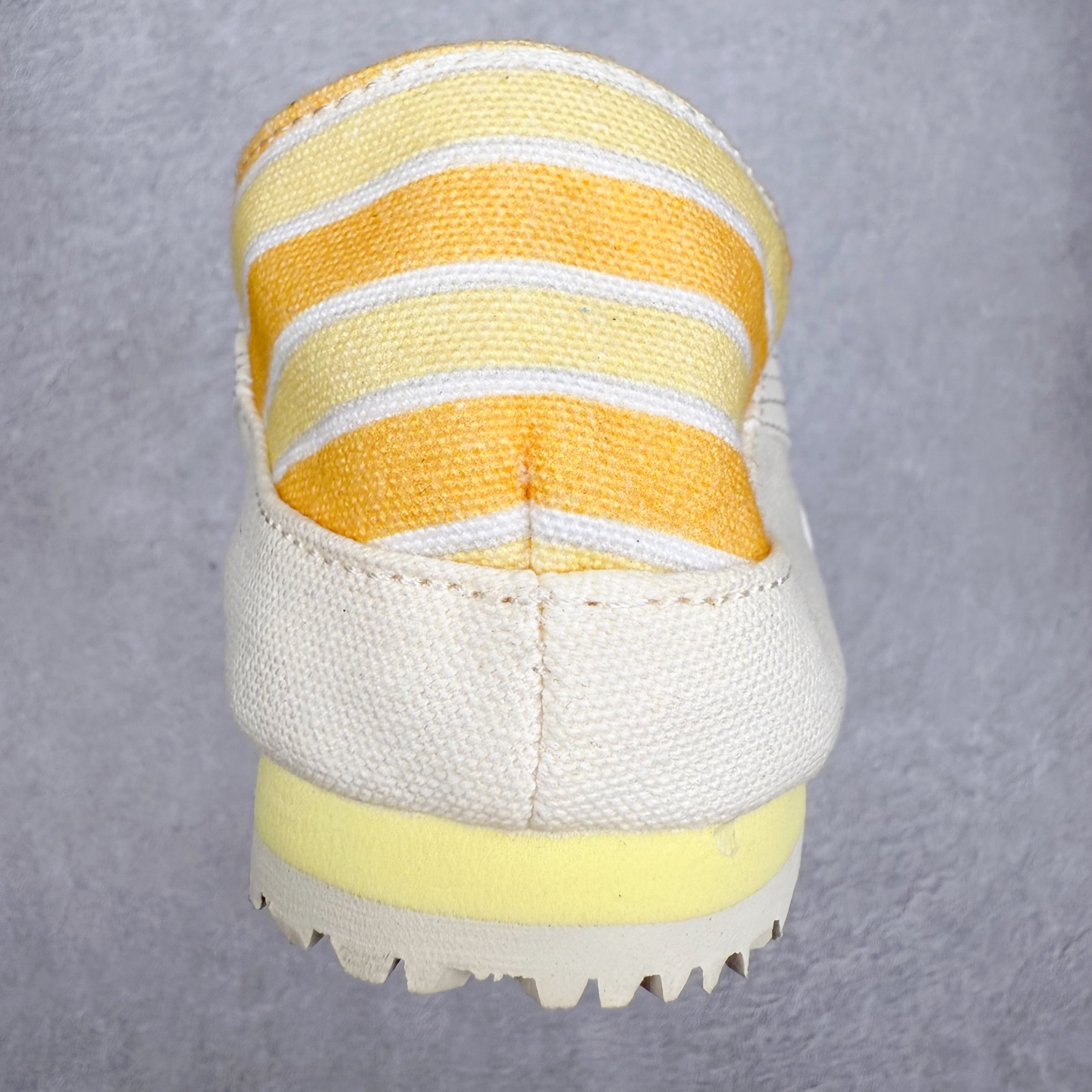 图片[8]-＃纯原福利 Asics Onitsuka Tiger MEXICO 66 亚瑟士鬼冢虎复古经典板鞋 市场最强版本 原厂牛津布加持 海外订单工厂出品 超成熟稳定的做工品控 原装全套纸板楦头开发 原汁原味 完美呈现版型 私模正确鞋底咬花纹路 一比一鞋头弧度高度鞋身弧度 绝不口嗨 细节品控鞋型随意秒杀市面 原档咬花纹路私模大底 一个单元有六个三角形 总体形拼接呈现花瓣状 官方四联吊牌 原装Ortholite轻量化鞋垫 原盒原配 质保卡 说明书 钢印防尘纸 纸板中底带钢印 乳胶组合鞋垫 支持全方位的对比专柜 产品从款式颜色造型上体现出追求舒适和细节的完美 鞋类更是推崇手工制作的严谨与完美 融舒适性与可穿性的设计风格 注重细节的完美和别致魅力 既保持稳重 又不失轻松的时尚感 尺码：36 37 37.5 38 39 39.5 40 40.5 41.5 42 42.5 43.5 44 45-选品中心