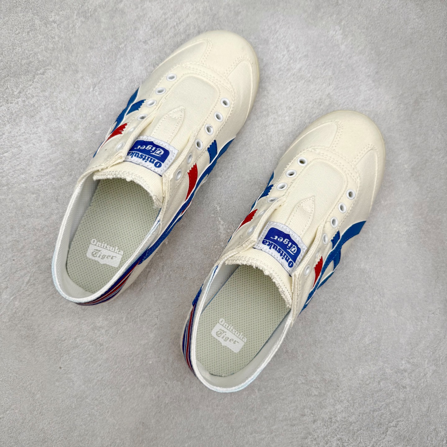 图片[3]-＃纯原福利 Asics Onitsuka Tiger MEXICO 66 亚瑟士鬼冢虎复古经典板鞋 市场最强版本 原厂牛津布加持 海外订单工厂出品 超成熟稳定的做工品控 原装全套纸板楦头开发 原汁原味 完美呈现版型 私模正确鞋底咬花纹路 一比一鞋头弧度高度鞋身弧度 绝不口嗨 细节品控鞋型随意秒杀市面 原档咬花纹路私模大底 一个单元有六个三角形 总体形拼接呈现花瓣状 官方四联吊牌 原装Ortholite轻量化鞋垫 原盒原配 质保卡 说明书 钢印防尘纸 纸板中底带钢印 乳胶组合鞋垫 支持全方位的对比专柜 产品从款式颜色造型上体现出追求舒适和细节的完美 鞋类更是推崇手工制作的严谨与完美 融舒适性与可穿性的设计风格 注重细节的完美和别致魅力 既保持稳重 又不失轻松的时尚感 尺码：36 37 37.5 38 39 39.5 40 40.5 41.5 42 42.5 43.5 44 45-选品中心
