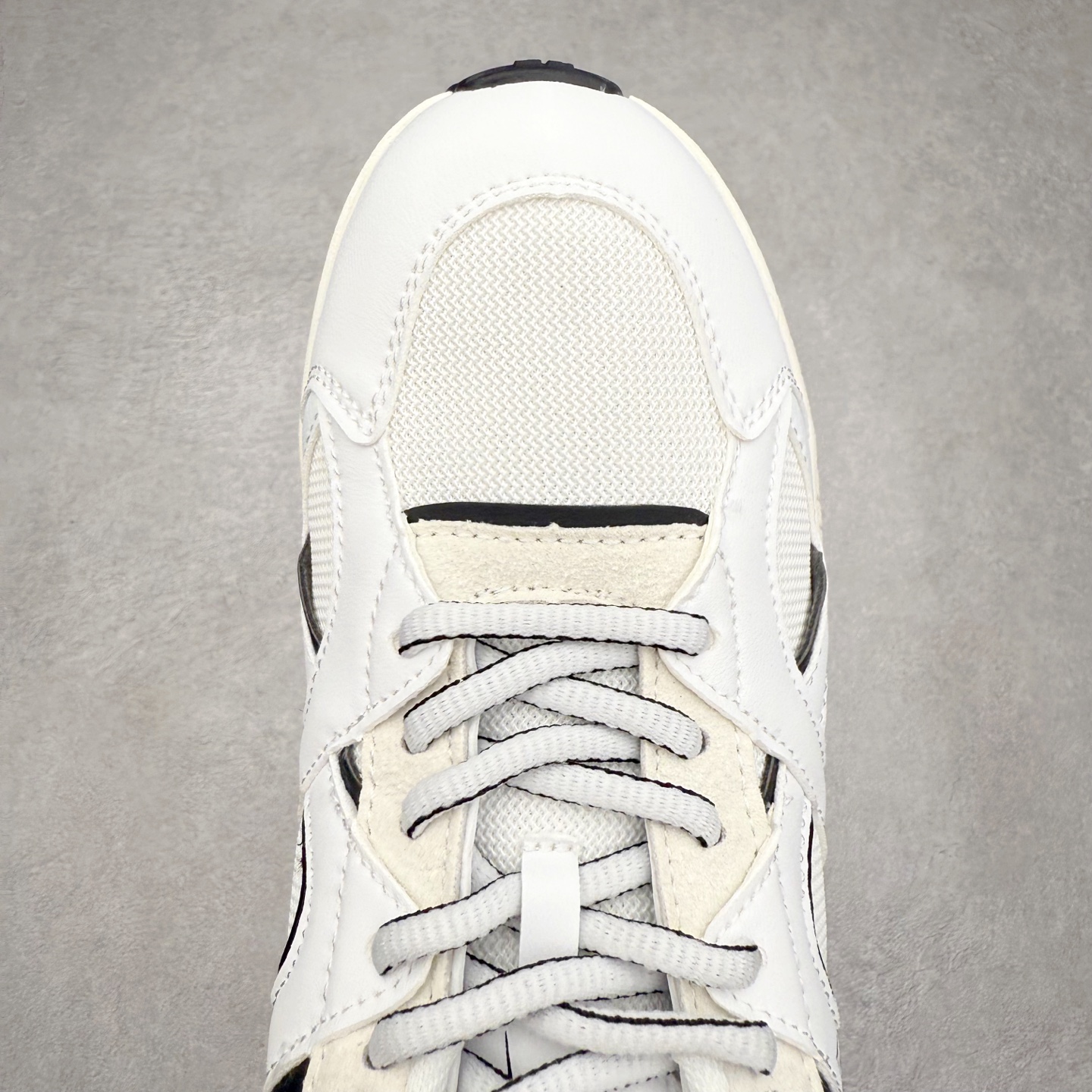 图片[4]-纪梵希 Nfnty-52 圆头系带 logo图案跑鞋低帮生活休闲鞋 性价比天花板 极力推荐 采用全粒面头层牛皮革鞋面材质 正确吸汗网布贴合PU高弹发泡增高鞋垫 独家开发组合TR光泽耐韧隔色橡胶鞋底 尺码：36 37 38 39 40 41 42 43 44 45-选品中心