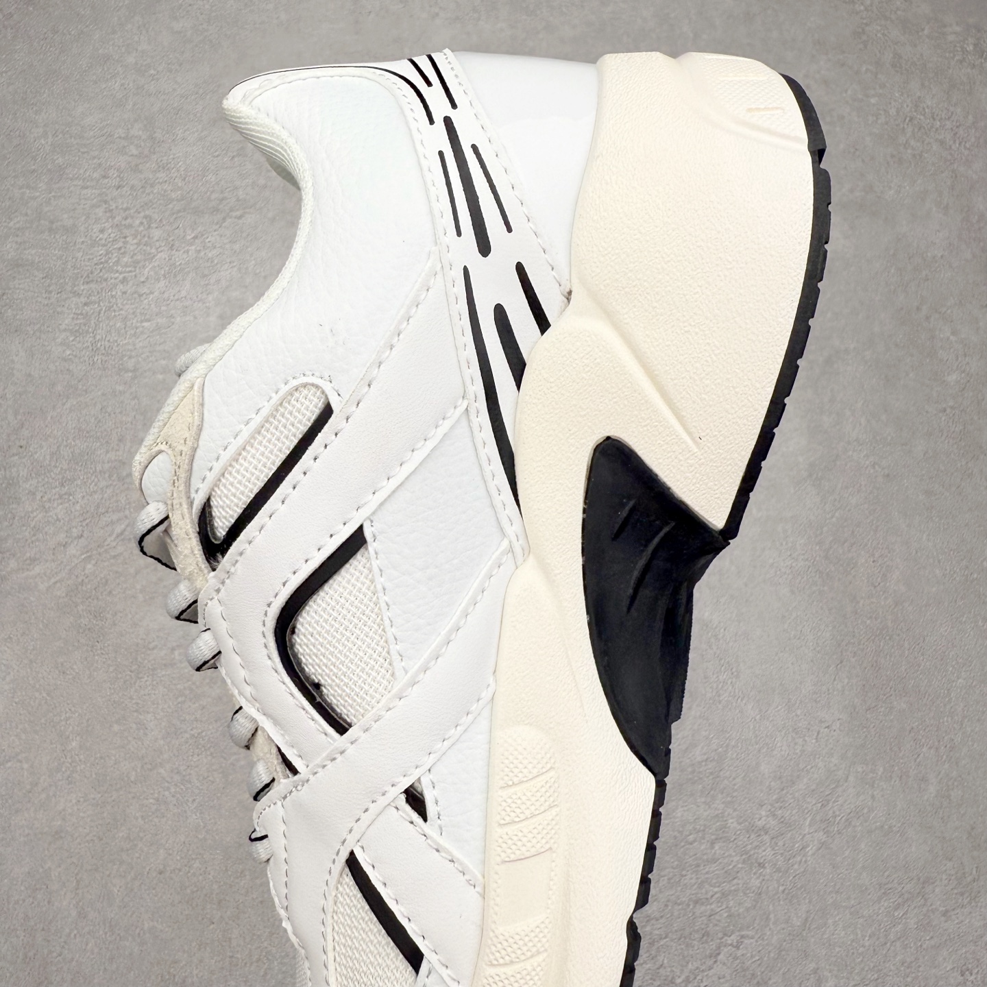 图片[7]-纪梵希 Nfnty-52 圆头系带 logo图案跑鞋低帮生活休闲鞋 性价比天花板 极力推荐 采用全粒面头层牛皮革鞋面材质 正确吸汗网布贴合PU高弹发泡增高鞋垫 独家开发组合TR光泽耐韧隔色橡胶鞋底 尺码：36 37 38 39 40 41 42 43 44 45-选品中心