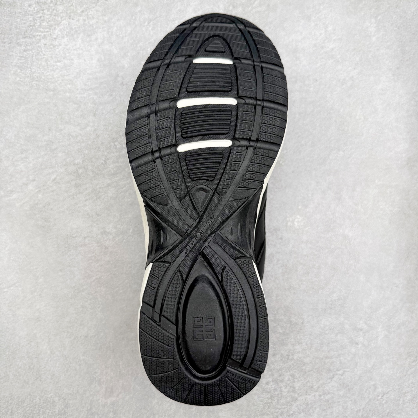 图片[9]-纪梵希 Nfnty-52 圆头系带 logo图案跑鞋低帮生活休闲鞋 性价比天花板 极力推荐 采用全粒面头层牛皮革鞋面材质 正确吸汗网布贴合PU高弹发泡增高鞋垫 独家开发组合TR光泽耐韧隔色橡胶鞋底 尺码：36 37 38 39 40 41 42 43 44 45-选品中心