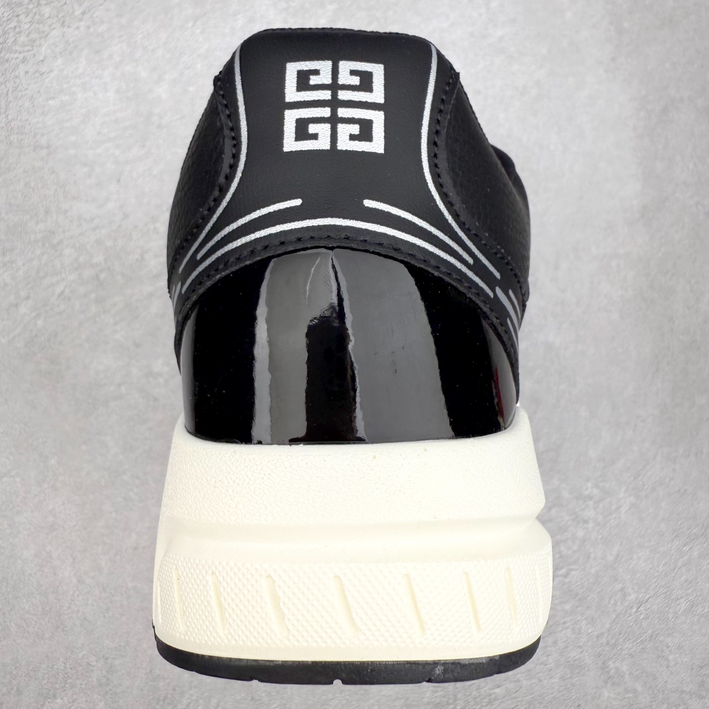 图片[8]-纪梵希 Nfnty-52 圆头系带 logo图案跑鞋低帮生活休闲鞋 性价比天花板 极力推荐 采用全粒面头层牛皮革鞋面材质 正确吸汗网布贴合PU高弹发泡增高鞋垫 独家开发组合TR光泽耐韧隔色橡胶鞋底 尺码：36 37 38 39 40 41 42 43 44 45-选品中心