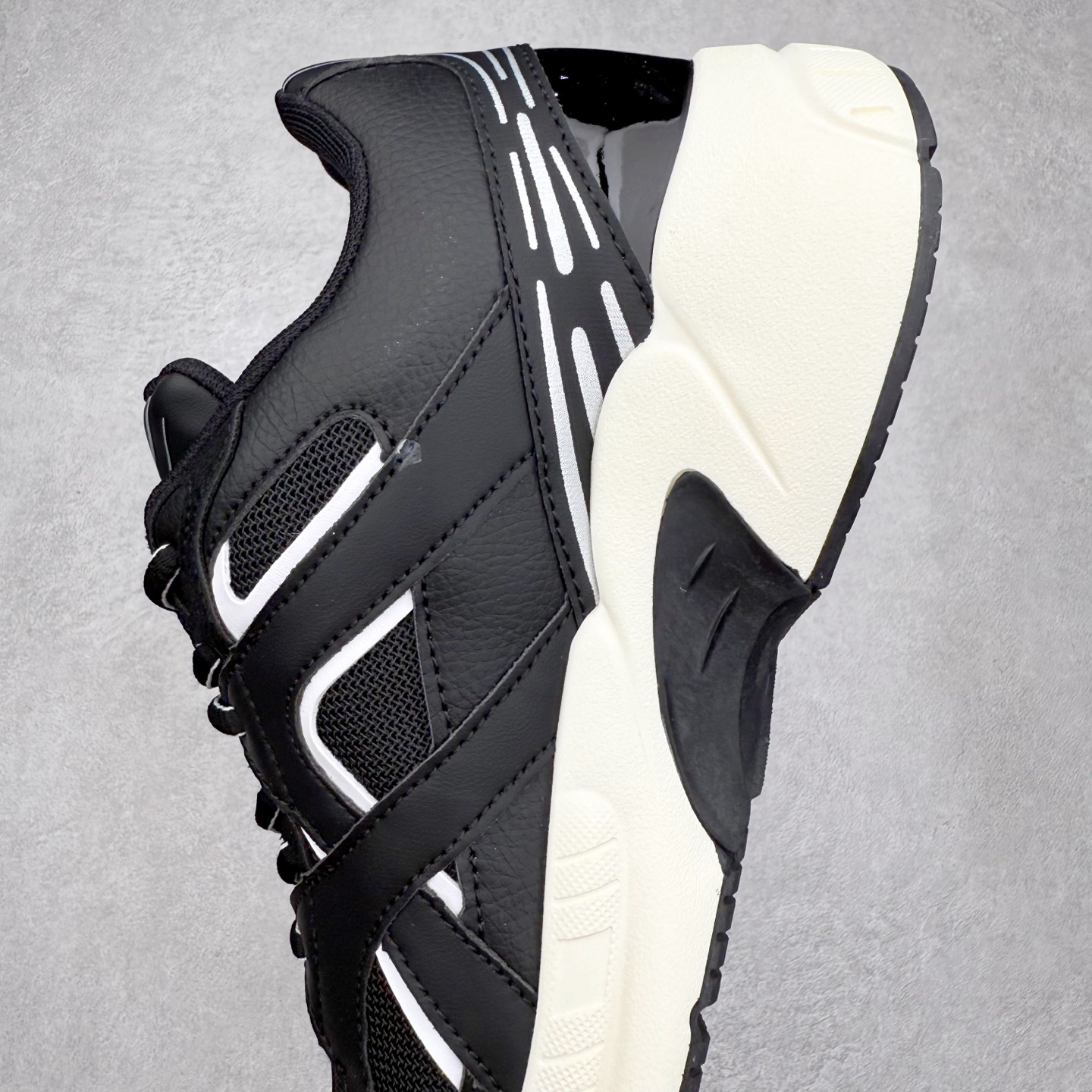 图片[7]-纪梵希 Nfnty-52 圆头系带 logo图案跑鞋低帮生活休闲鞋 性价比天花板 极力推荐 采用全粒面头层牛皮革鞋面材质 正确吸汗网布贴合PU高弹发泡增高鞋垫 独家开发组合TR光泽耐韧隔色橡胶鞋底 尺码：36 37 38 39 40 41 42 43 44 45-选品中心