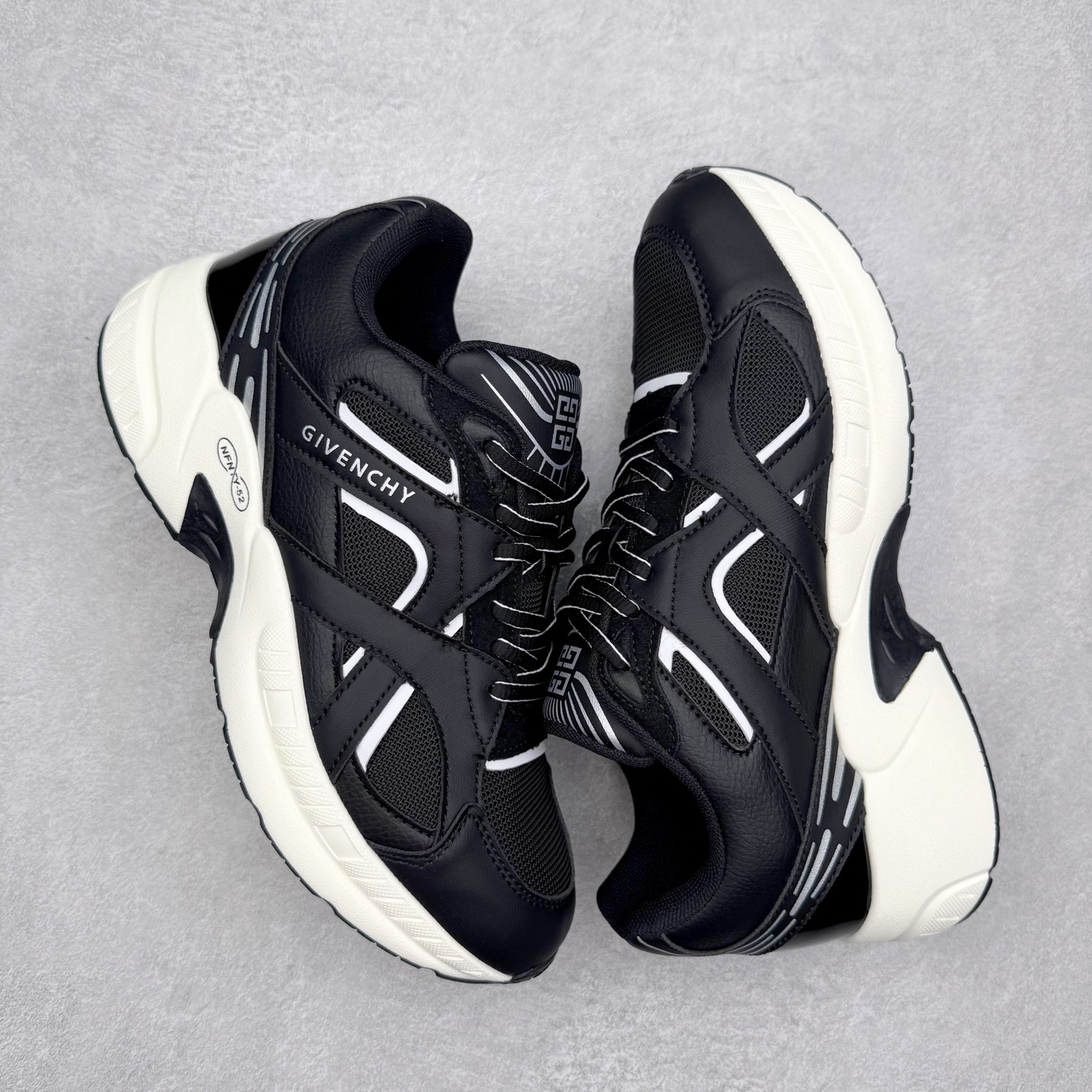 图片[3]-纪梵希 Nfnty-52 圆头系带 logo图案跑鞋低帮生活休闲鞋 性价比天花板 极力推荐 采用全粒面头层牛皮革鞋面材质 正确吸汗网布贴合PU高弹发泡增高鞋垫 独家开发组合TR光泽耐韧隔色橡胶鞋底 尺码：36 37 38 39 40 41 42 43 44 45-选品中心