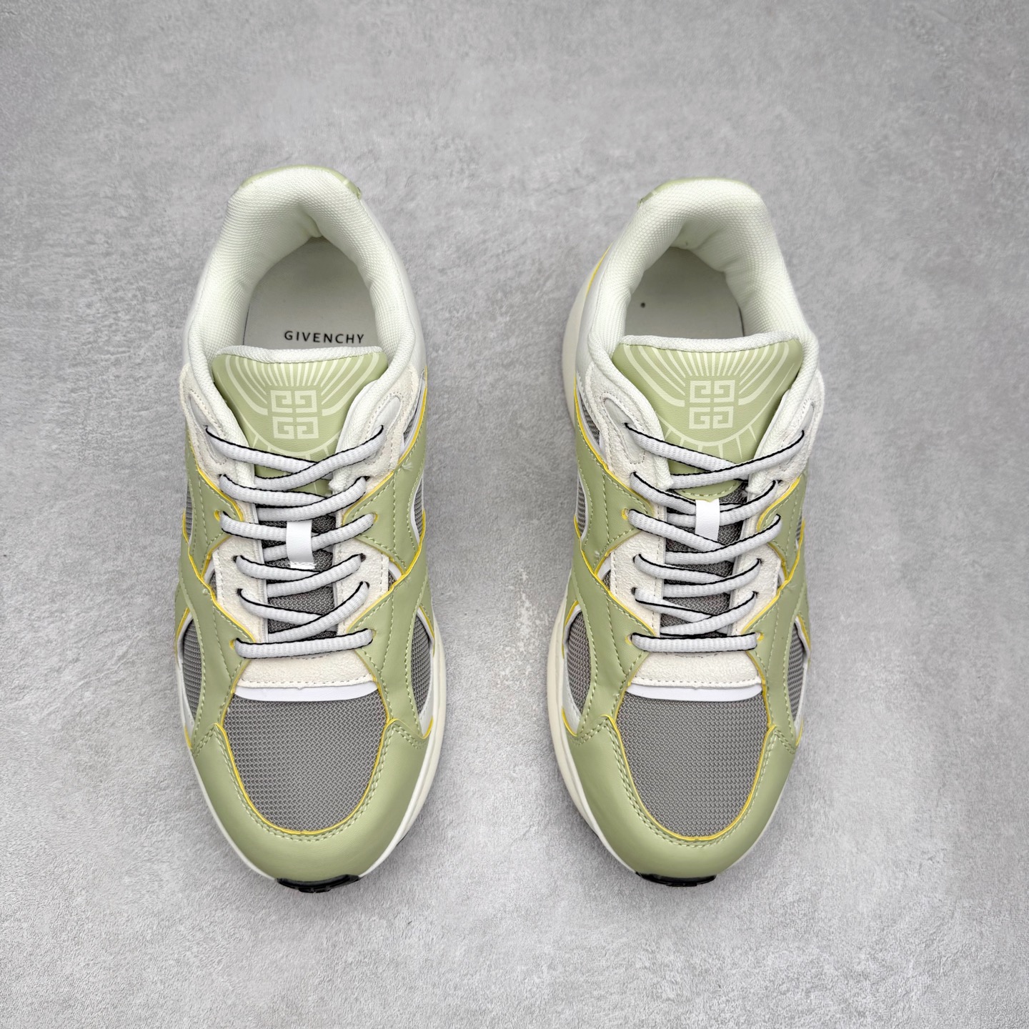 图片[2]-纪梵希 Nfnty-52 圆头系带 logo图案跑鞋低帮生活休闲鞋 性价比天花板 极力推荐 采用全粒面头层牛皮革鞋面材质 正确吸汗网布贴合PU高弹发泡增高鞋垫 独家开发组合TR光泽耐韧隔色橡胶鞋底 尺码：36 37 38 39 40 41 42 43 44 45-选品中心