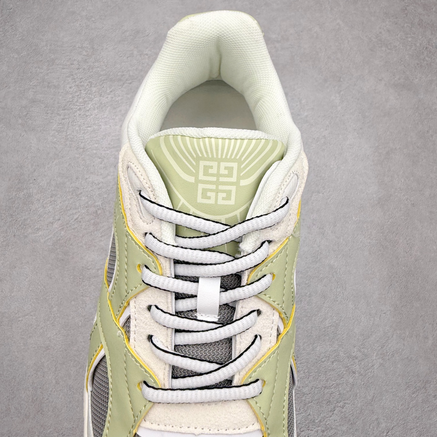 图片[5]-纪梵希 Nfnty-52 圆头系带 logo图案跑鞋低帮生活休闲鞋 性价比天花板 极力推荐 采用全粒面头层牛皮革鞋面材质 正确吸汗网布贴合PU高弹发泡增高鞋垫 独家开发组合TR光泽耐韧隔色橡胶鞋底 尺码：36 37 38 39 40 41 42 43 44 45-选品中心