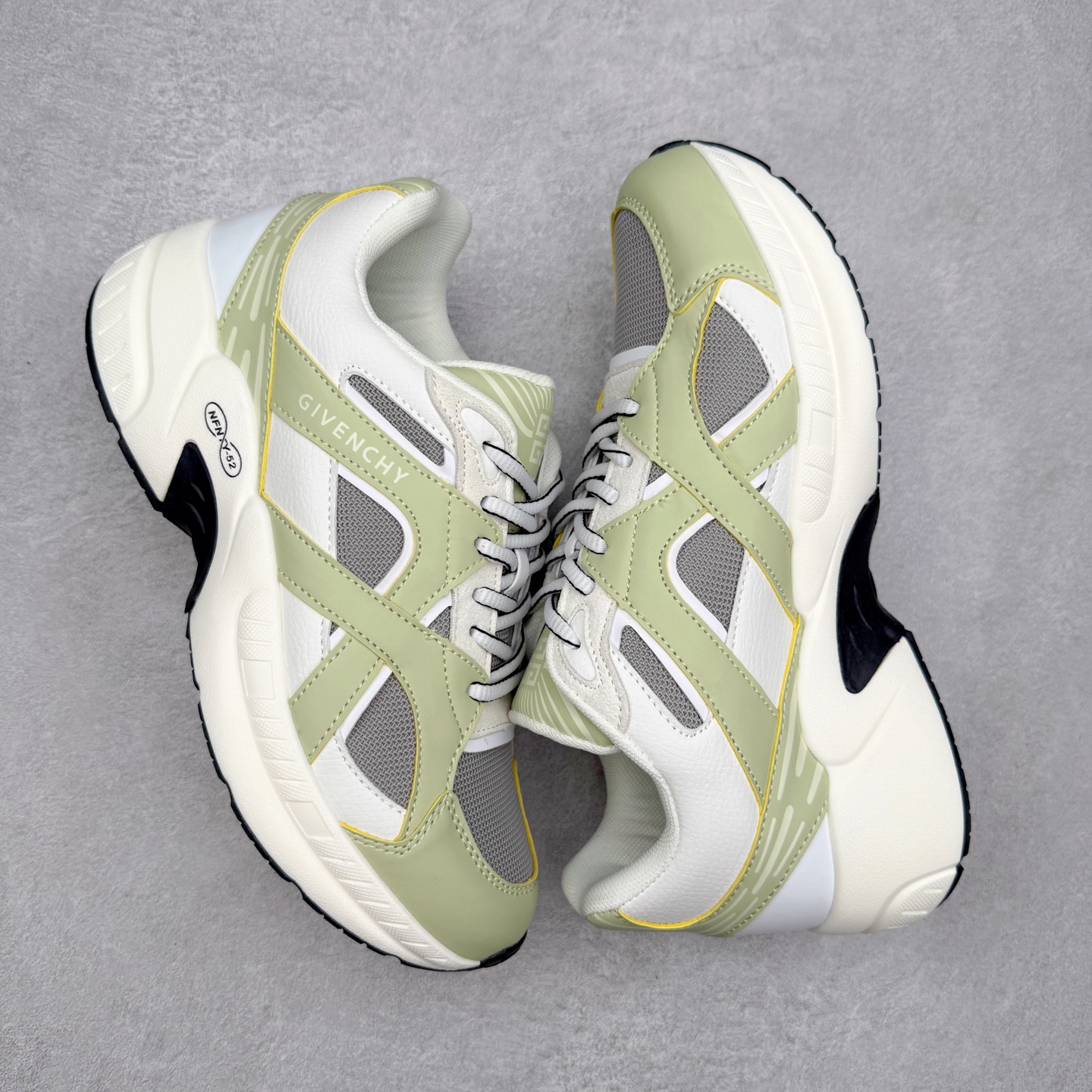 图片[3]-纪梵希 Nfnty-52 圆头系带 logo图案跑鞋低帮生活休闲鞋 性价比天花板 极力推荐 采用全粒面头层牛皮革鞋面材质 正确吸汗网布贴合PU高弹发泡增高鞋垫 独家开发组合TR光泽耐韧隔色橡胶鞋底 尺码：36 37 38 39 40 41 42 43 44 45-选品中心